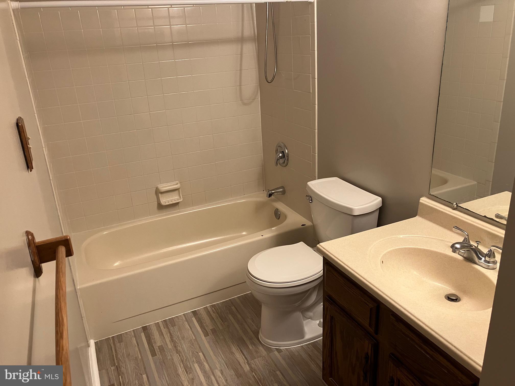 RIDGEVIEW ESTATES - Residential Lease