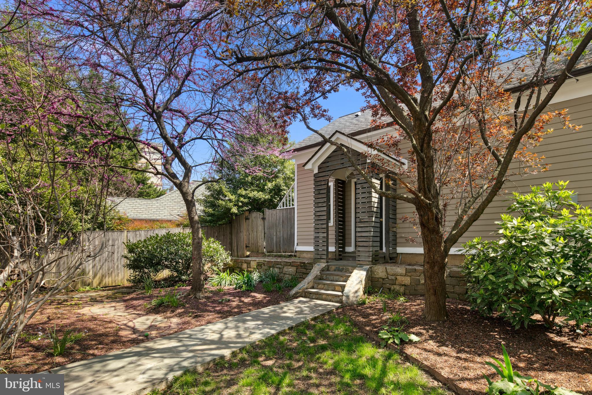 LYON VILLAGE - Residential