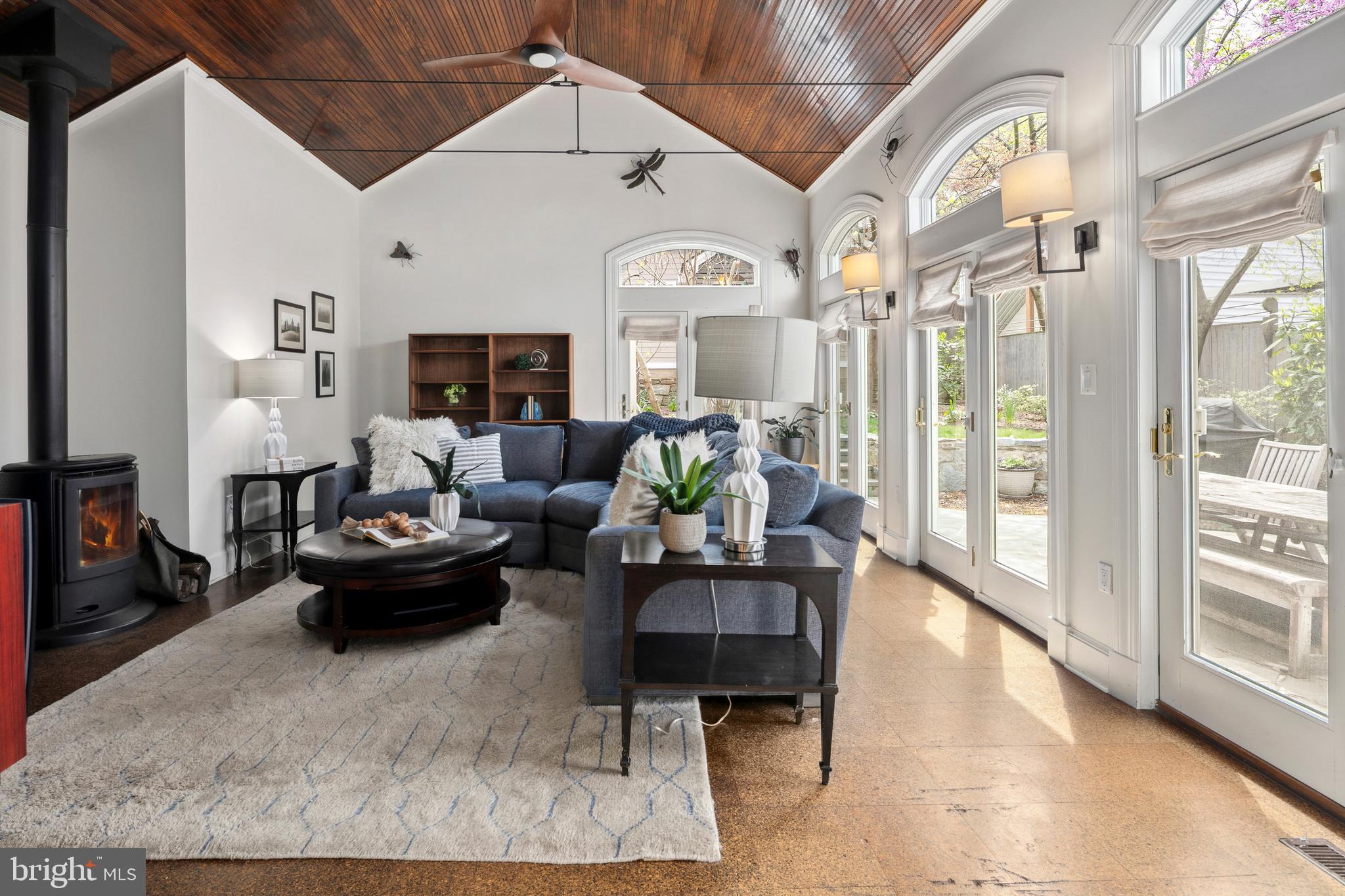 LYON VILLAGE - Residential