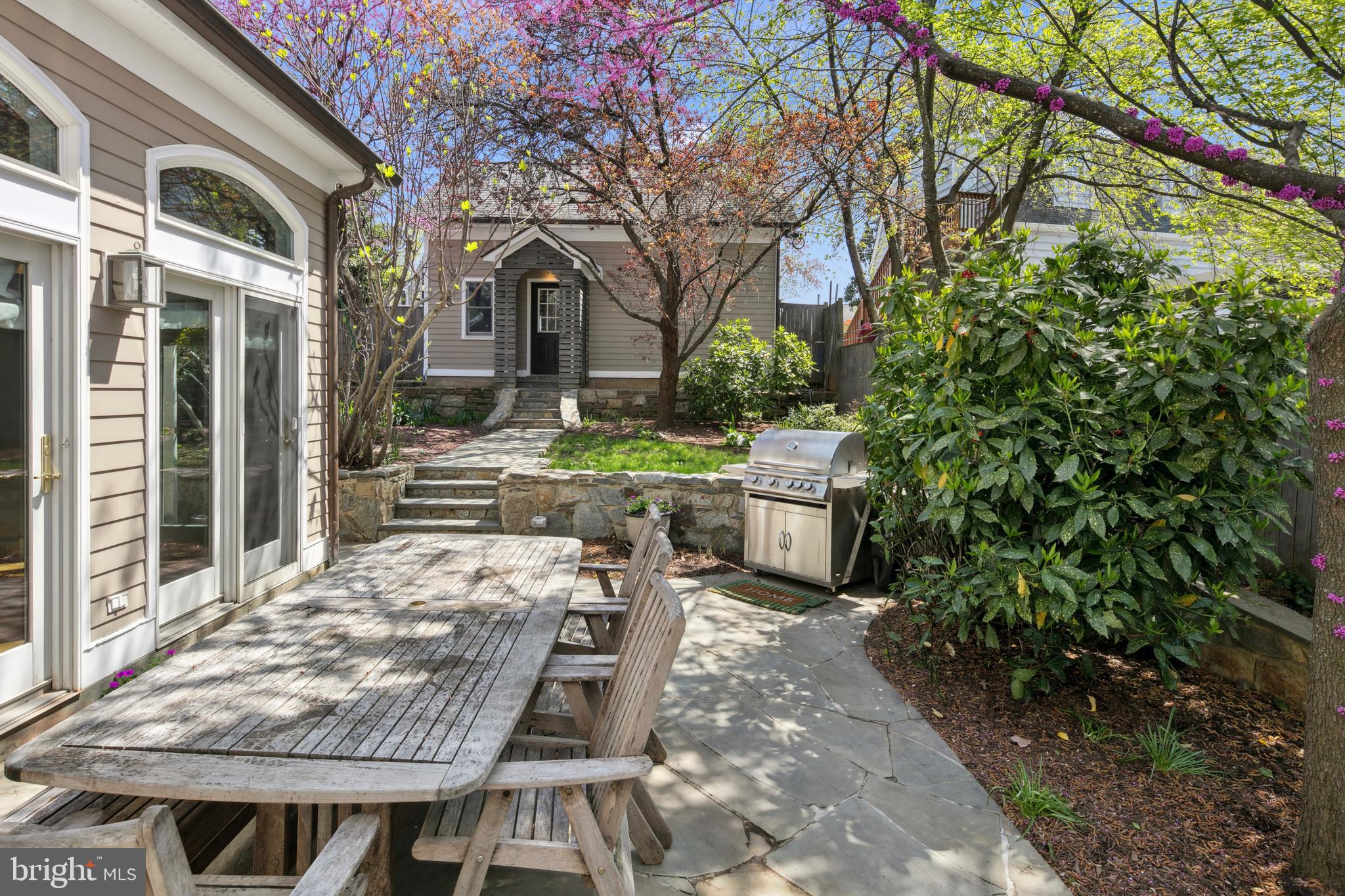 LYON VILLAGE - Residential