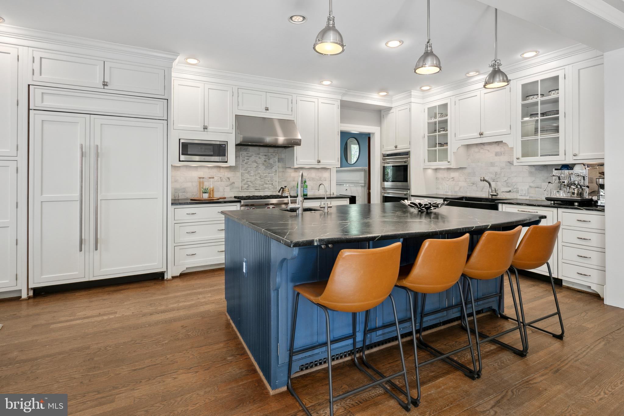 LYON VILLAGE - Residential