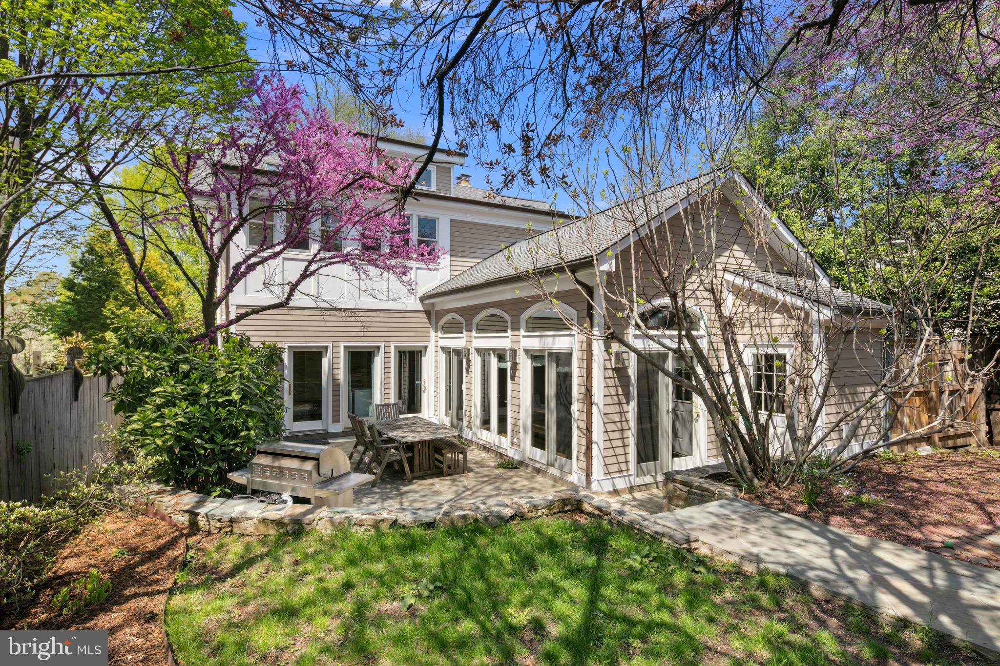 LYON VILLAGE - Residential