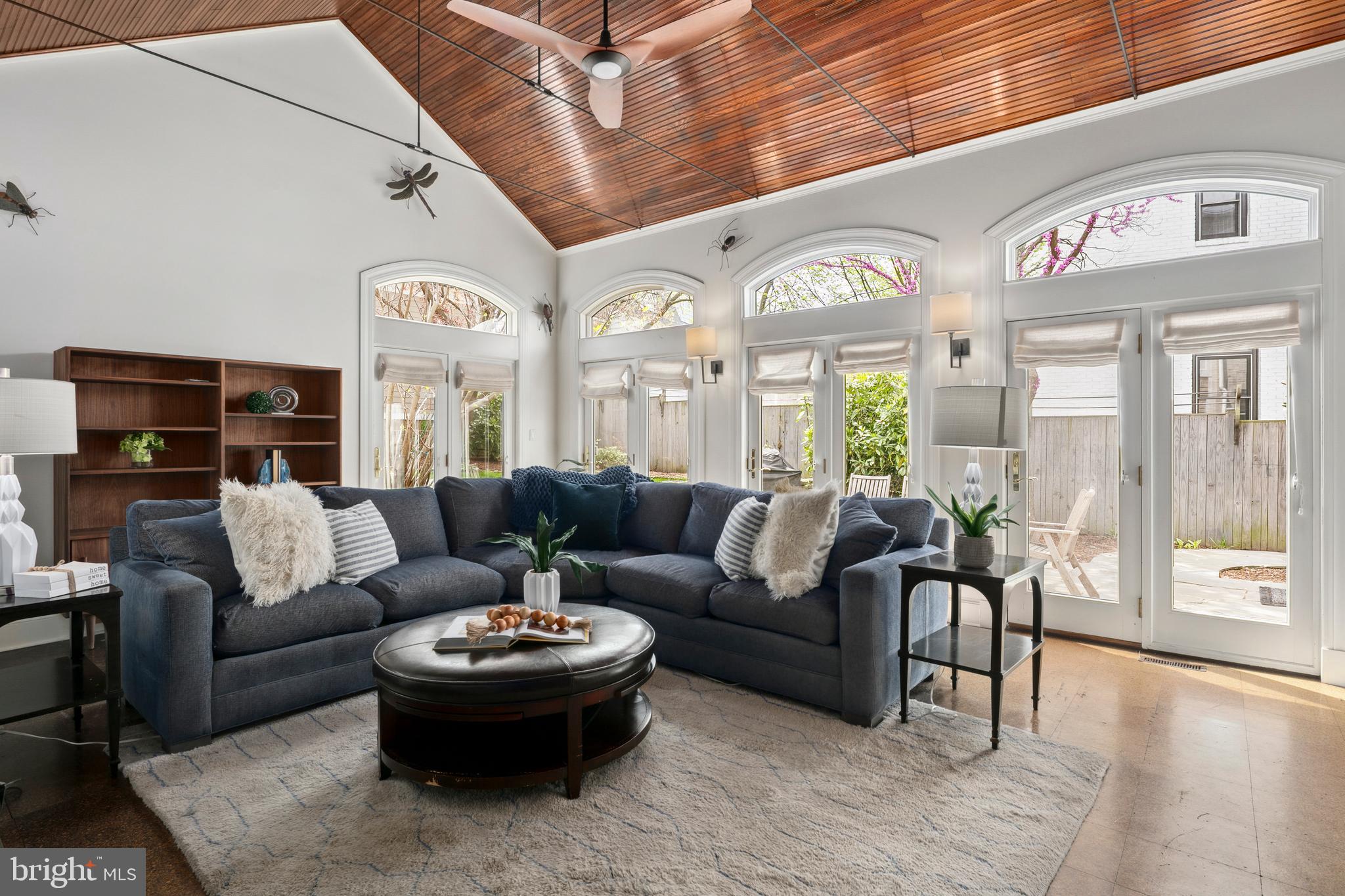 LYON VILLAGE - Residential