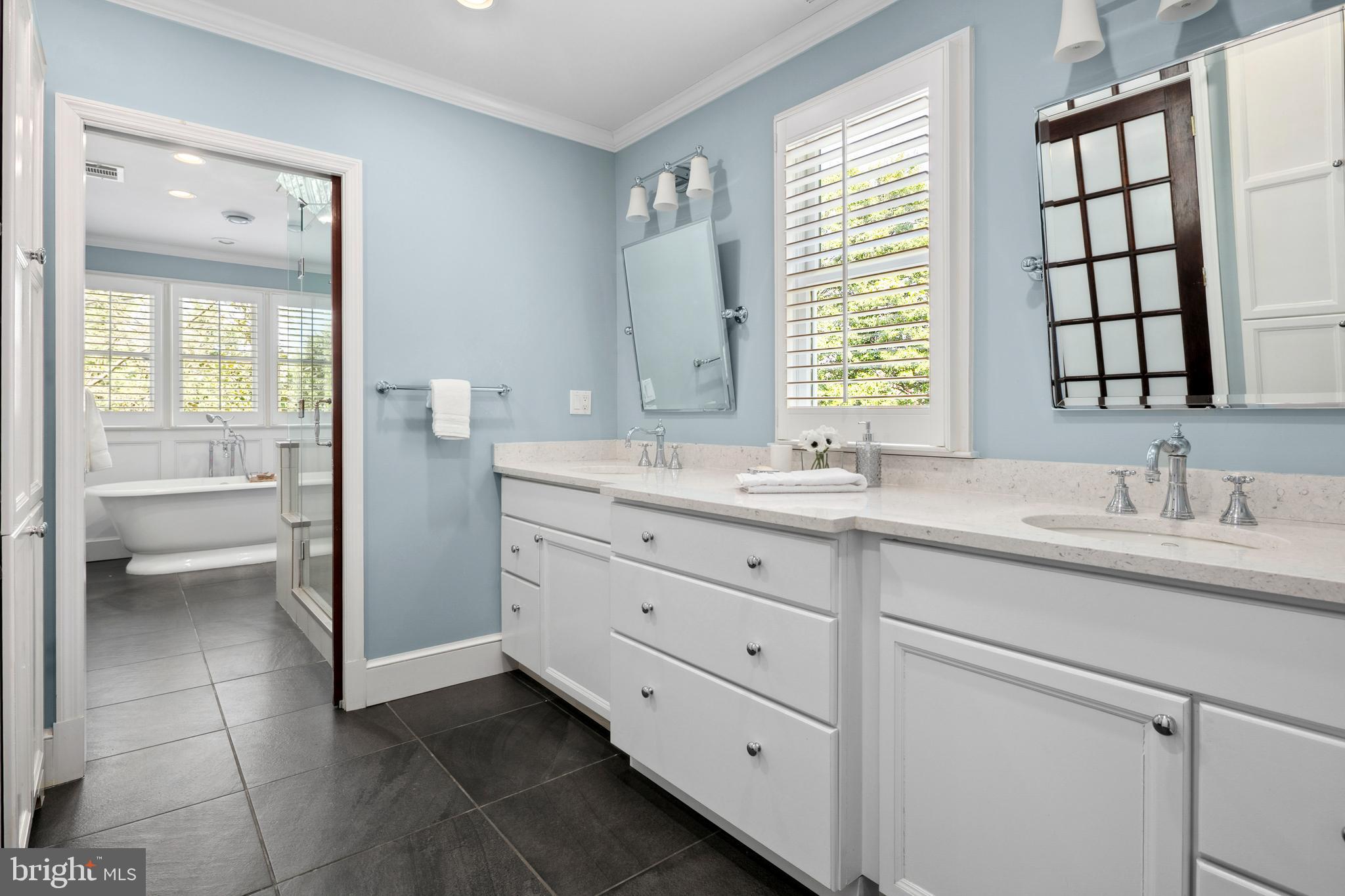 LYON VILLAGE - Residential