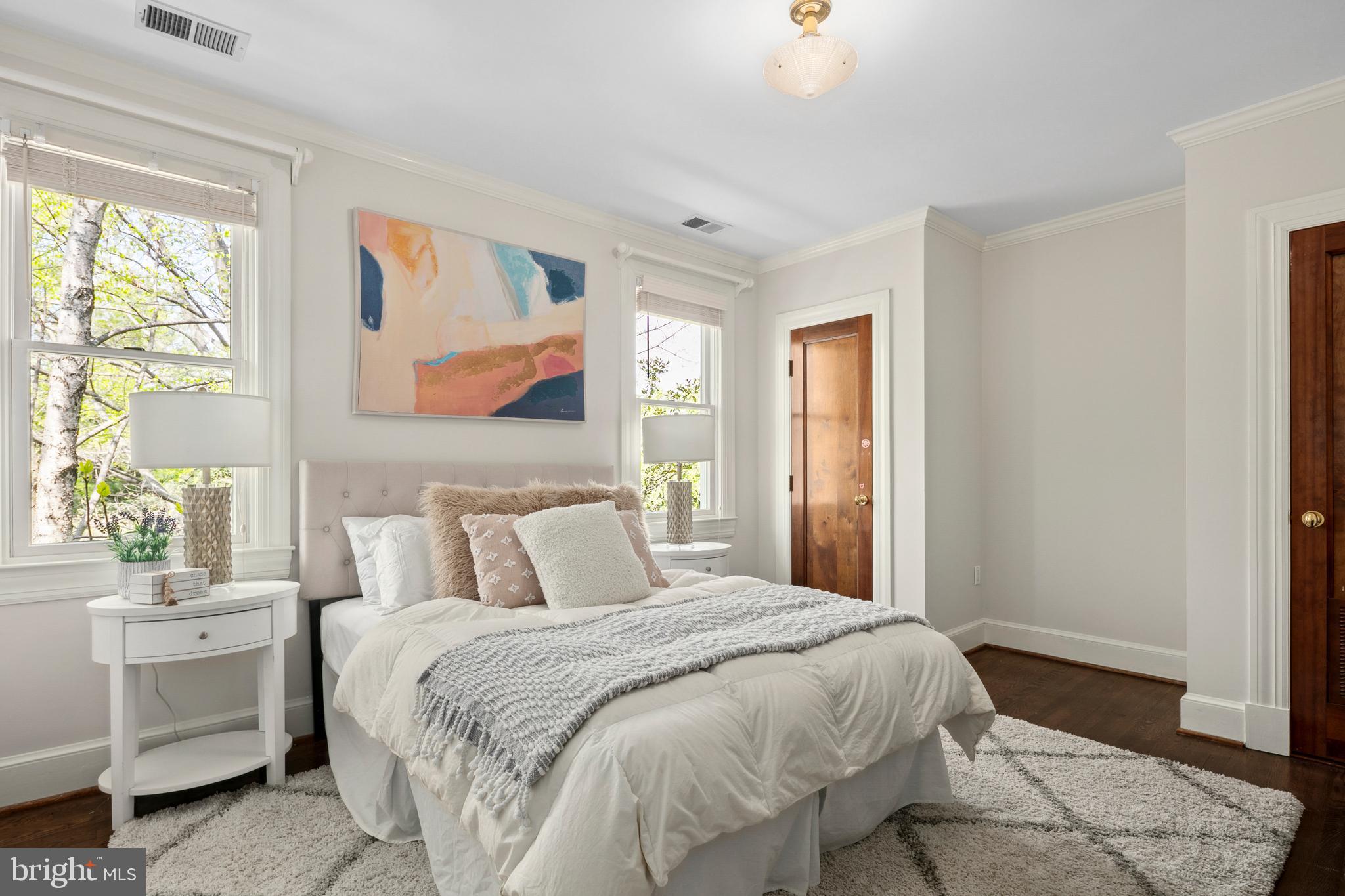 LYON VILLAGE - Residential