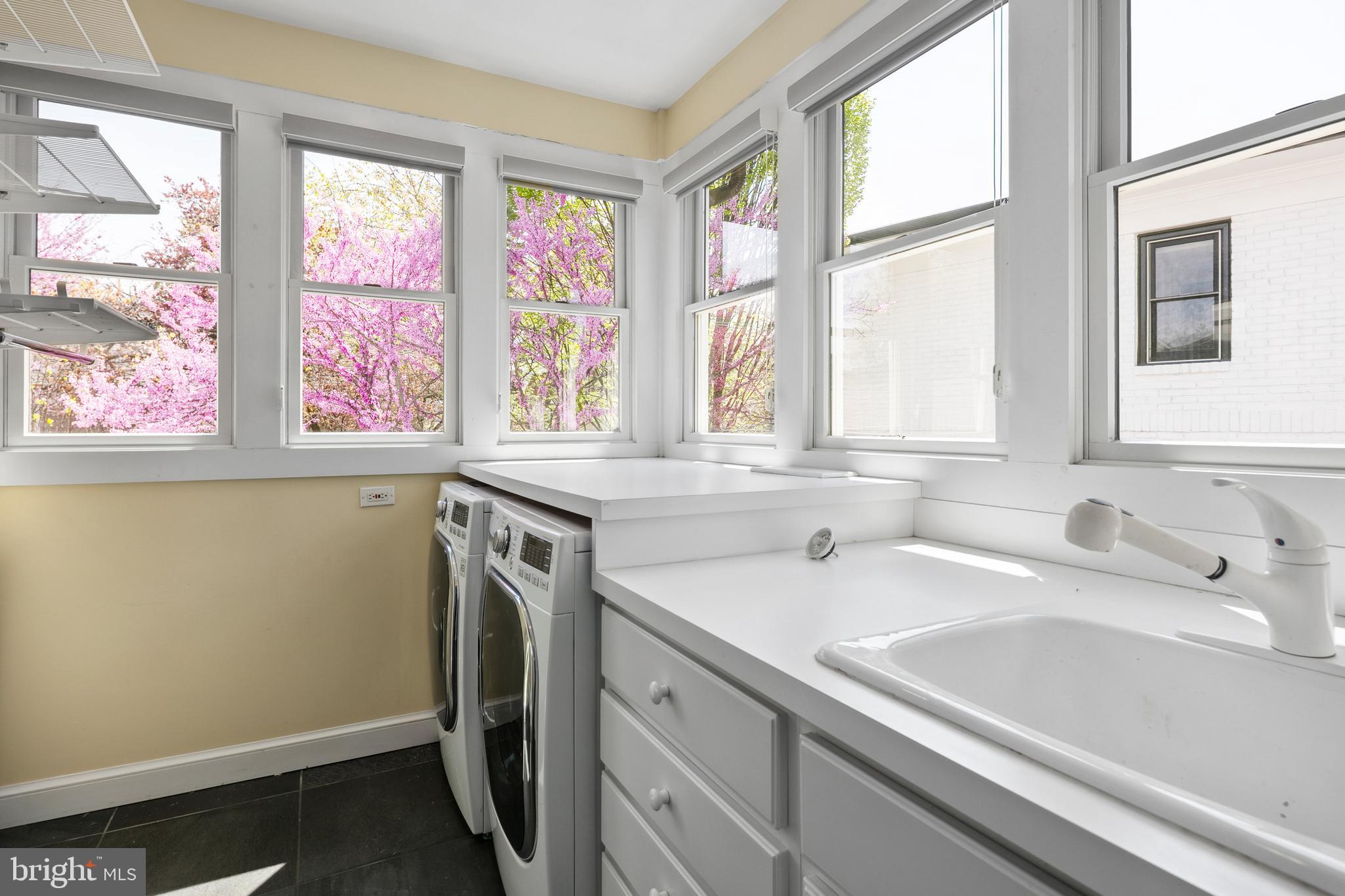 LYON VILLAGE - Residential