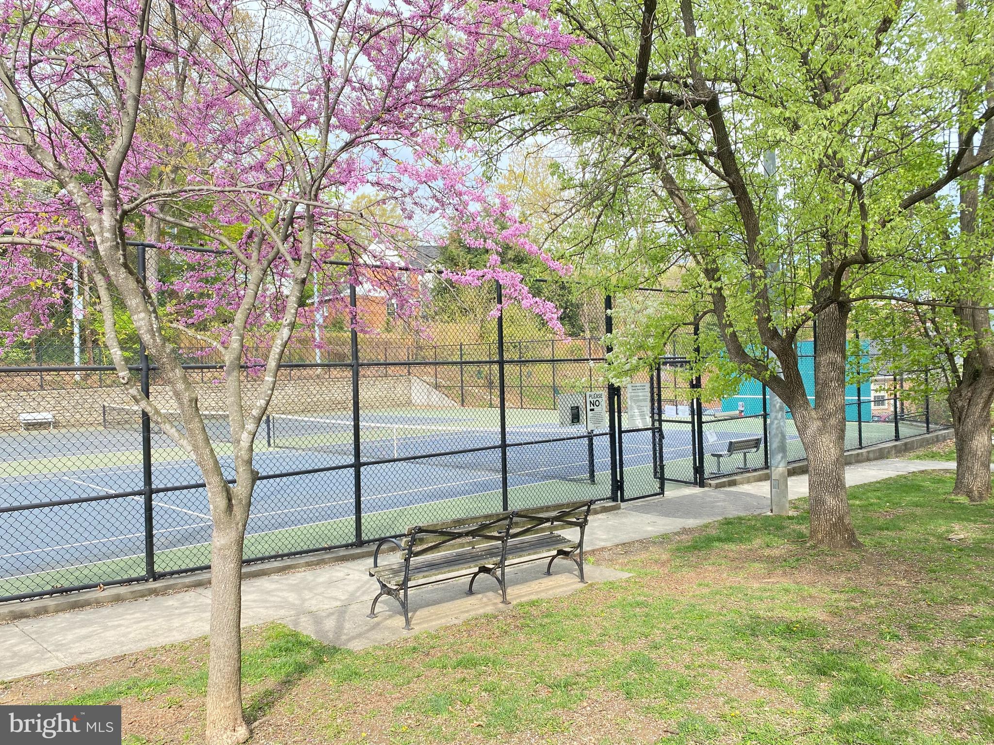 LYON VILLAGE - Residential