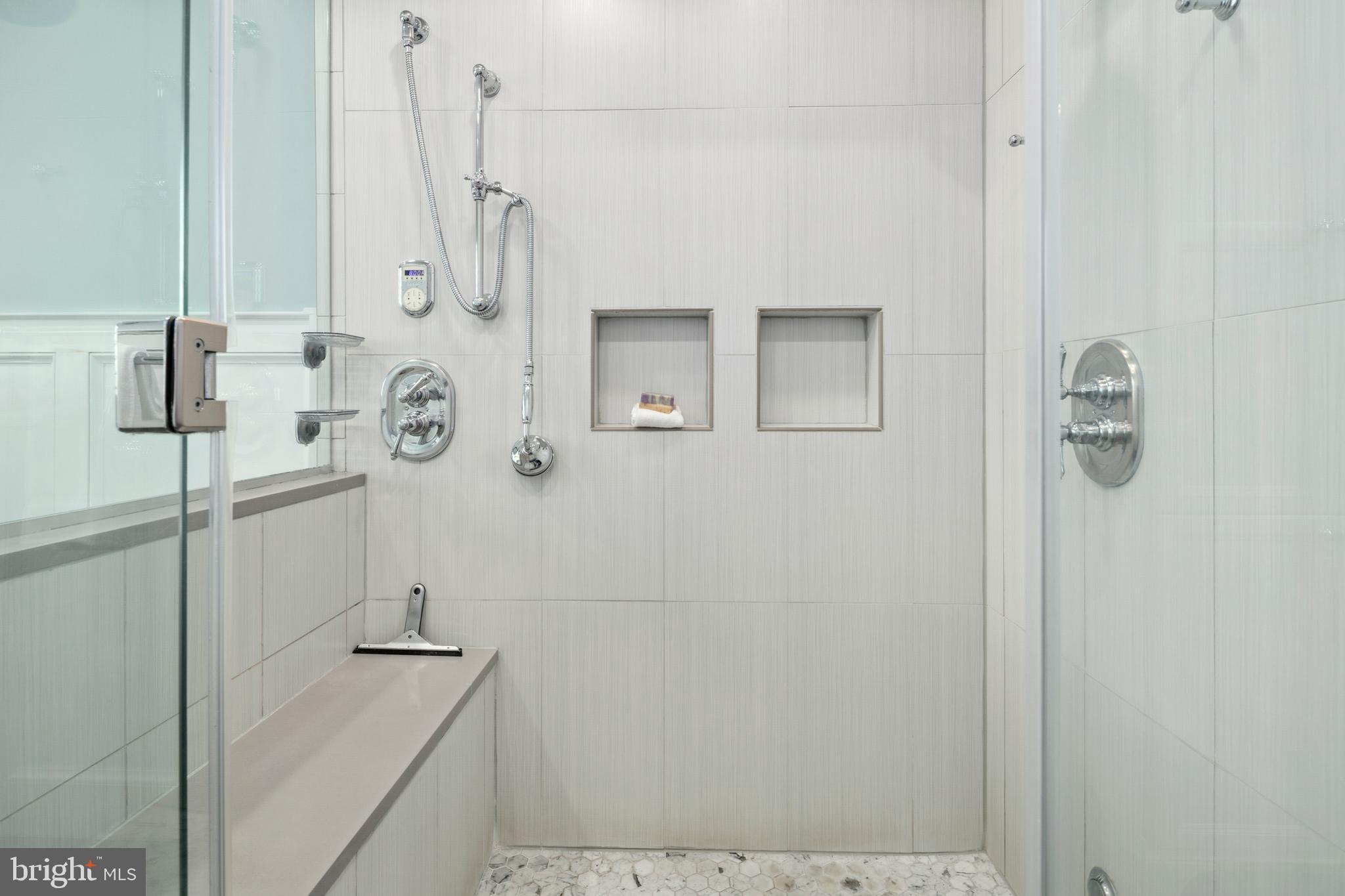 LYON VILLAGE - Residential