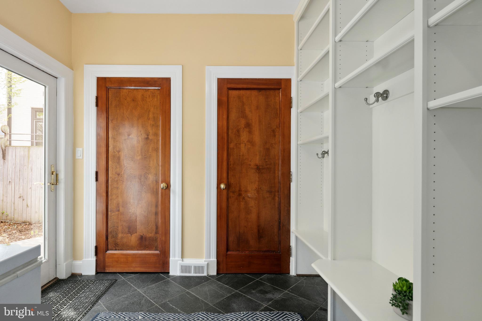 LYON VILLAGE - Residential