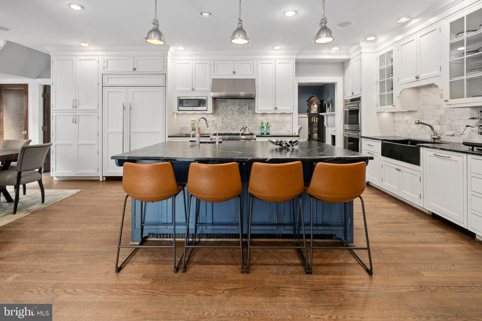 LYON VILLAGE - Residential