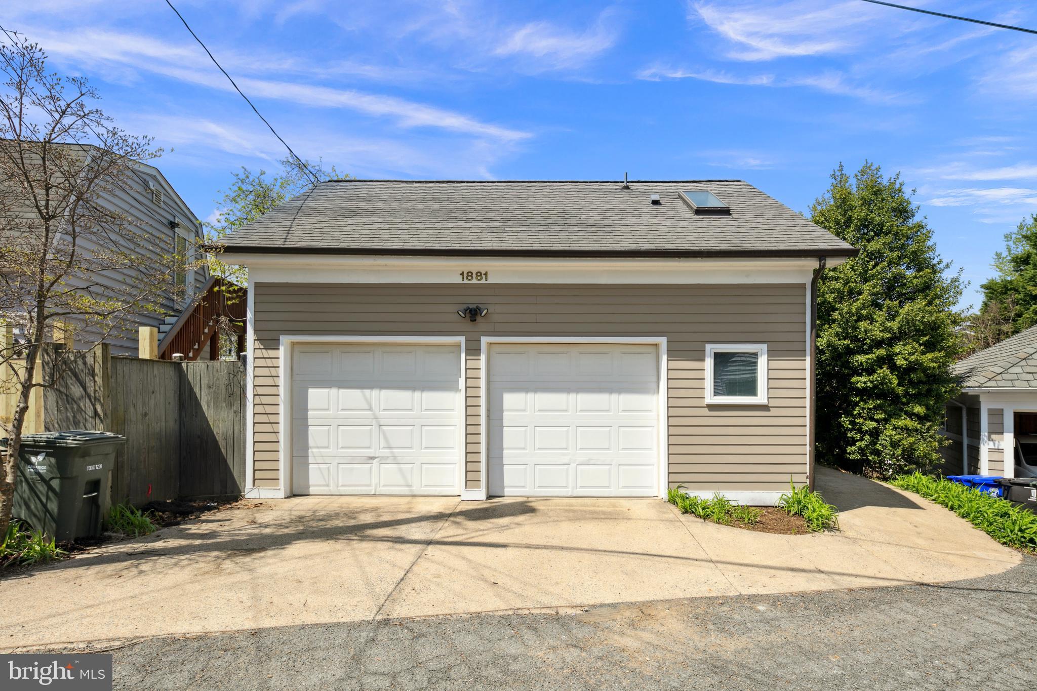 LYON VILLAGE - Residential