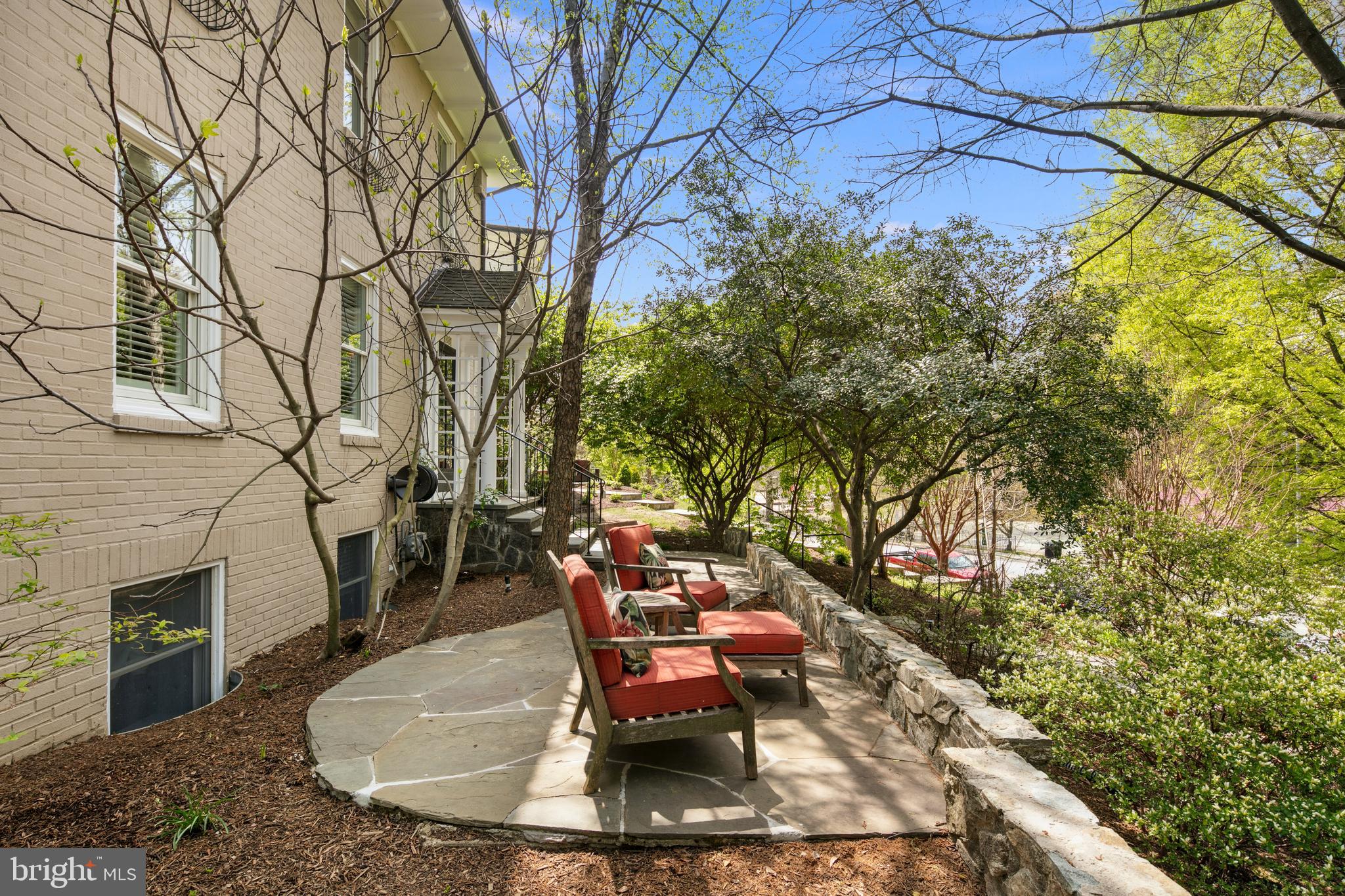 LYON VILLAGE - Residential