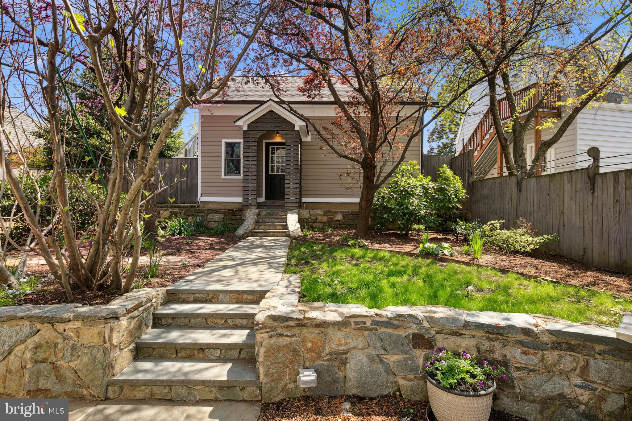 LYON VILLAGE - Residential