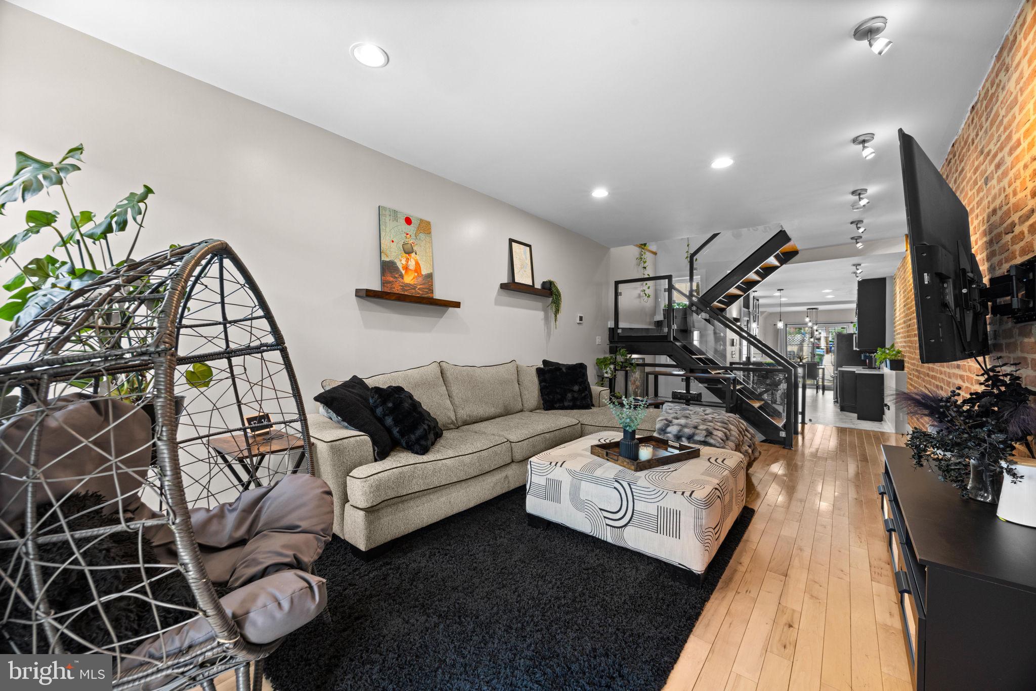 3208 ELLIOTT STREET