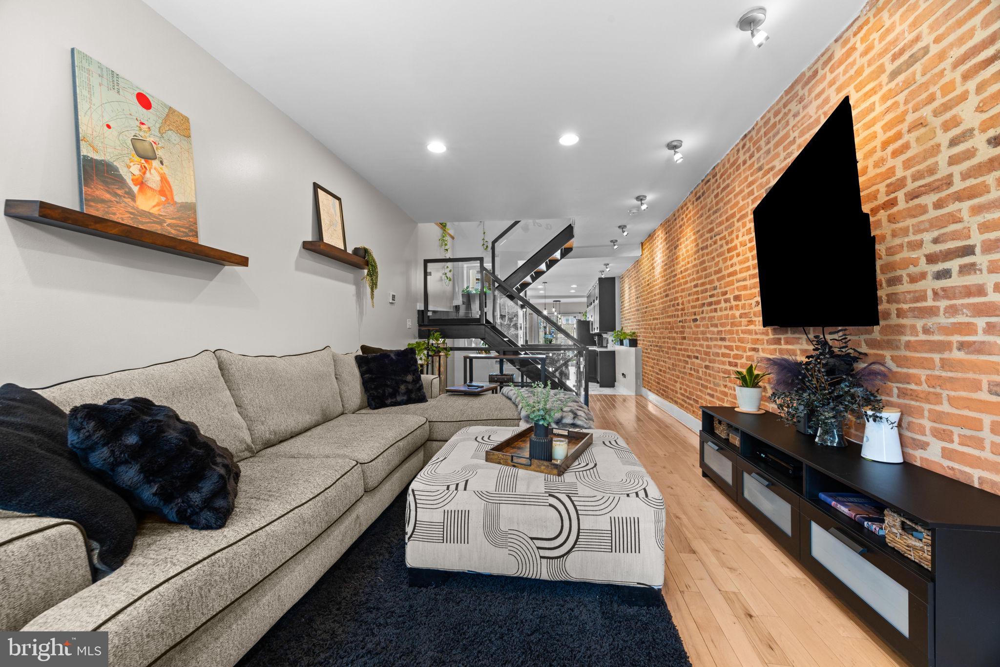 3208 ELLIOTT STREET
