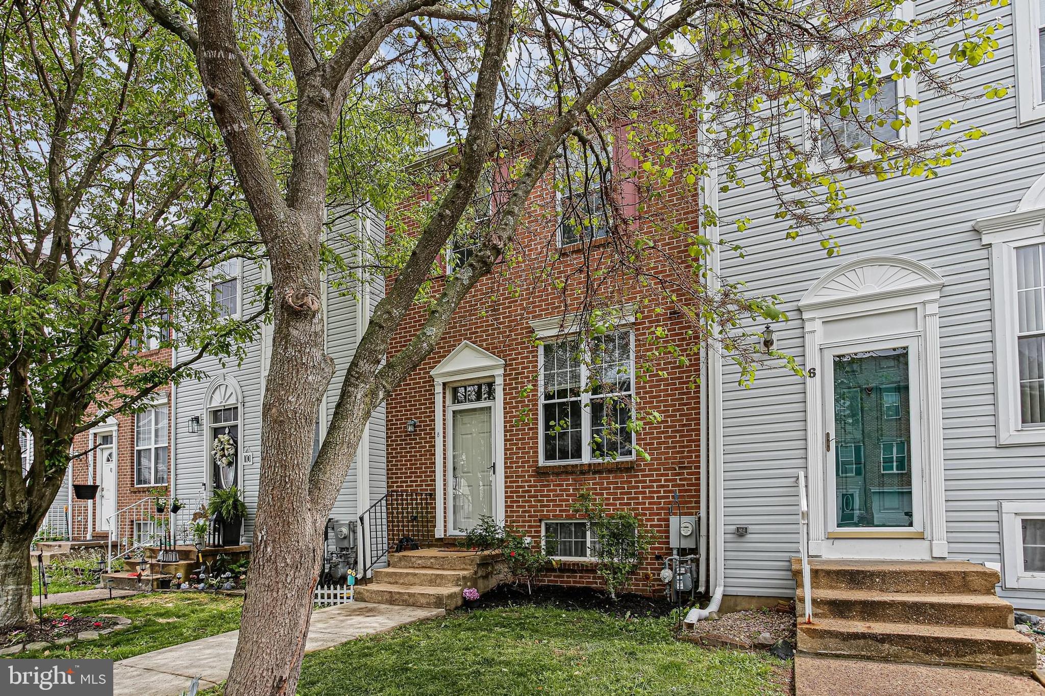 8 BUTTONBUSH COURT