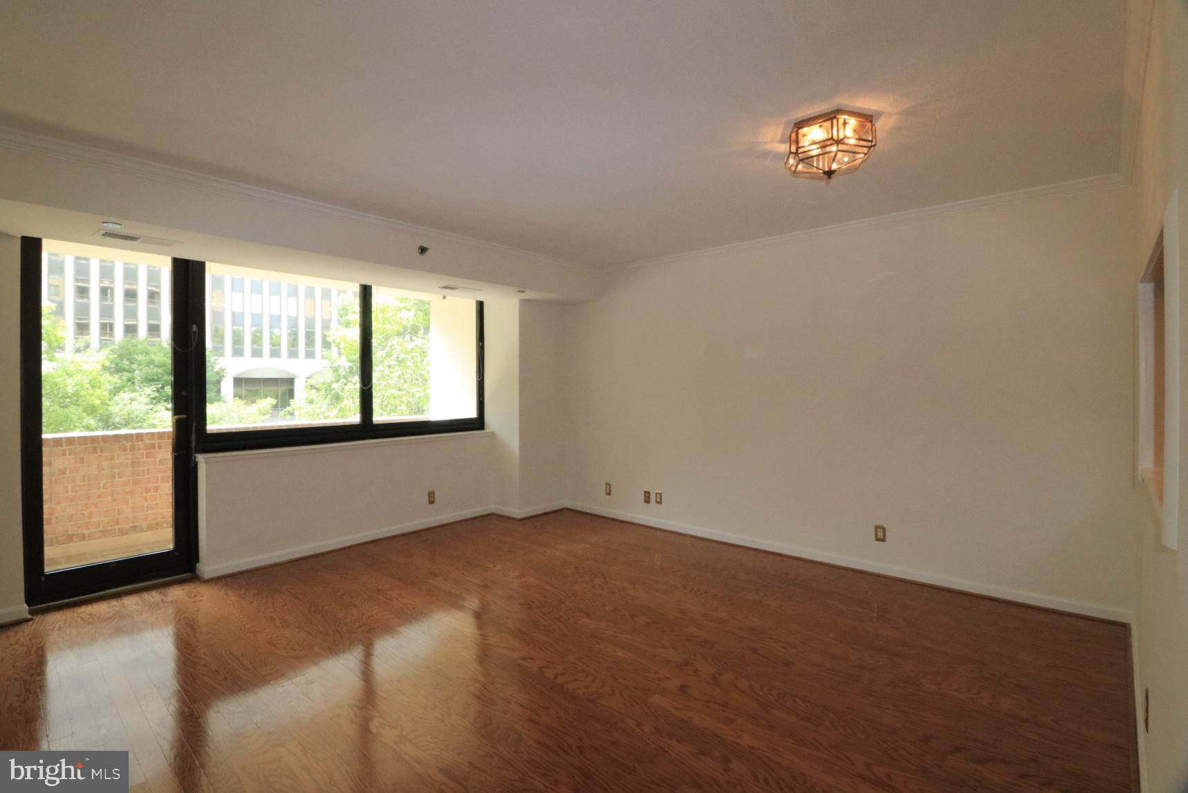 1805 CRYSTAL DRIVE 204S
