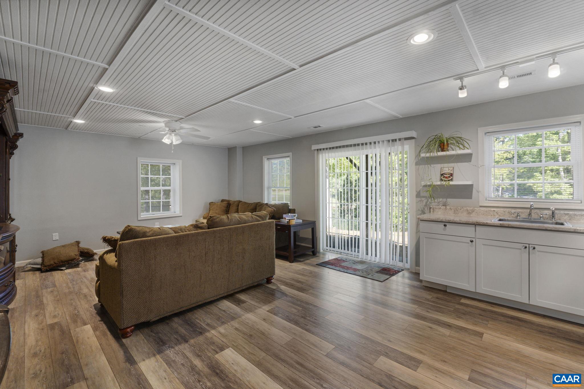 HUNTERS LAKE - Residential