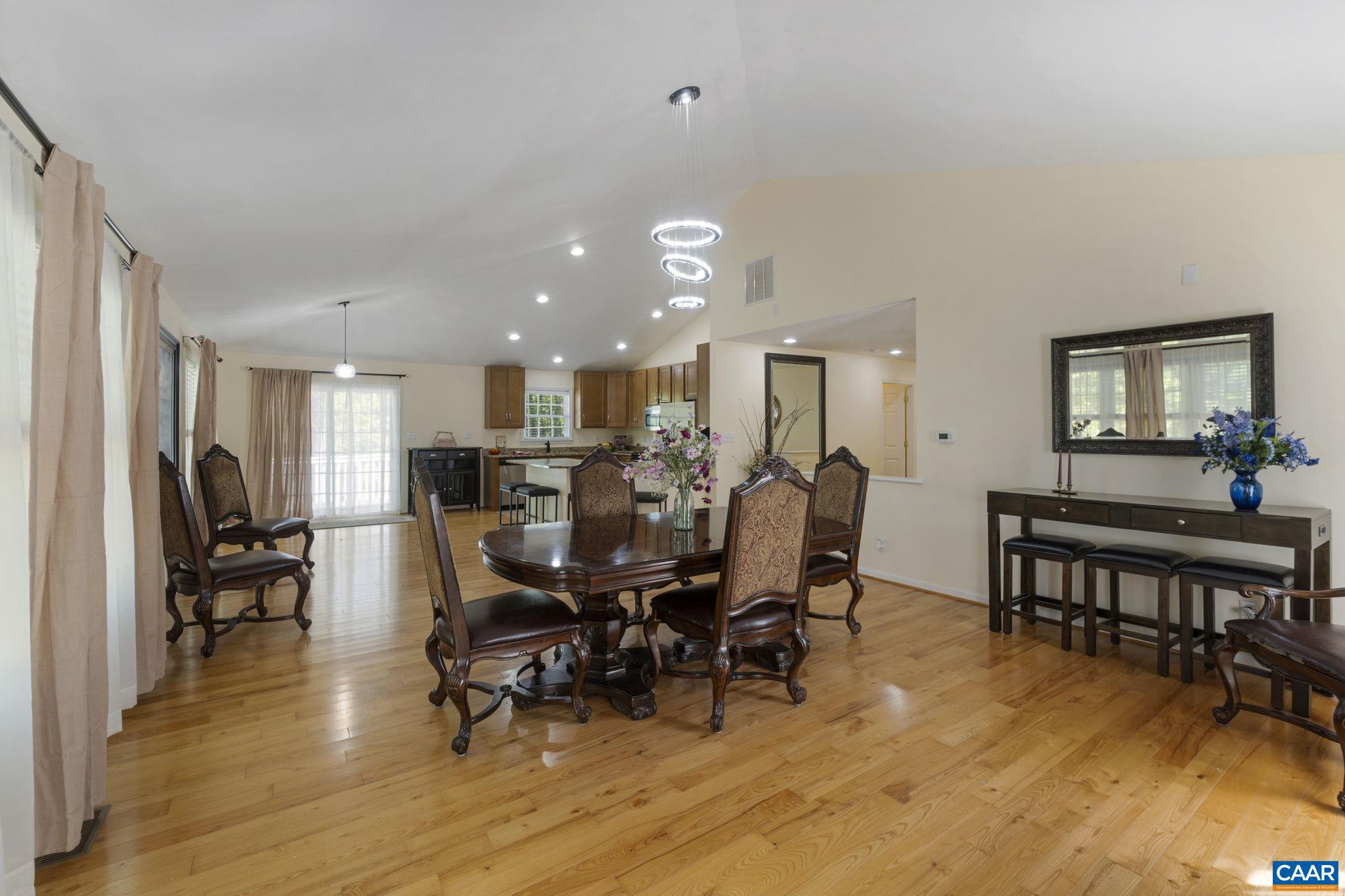 HUNTERS LAKE - Residential