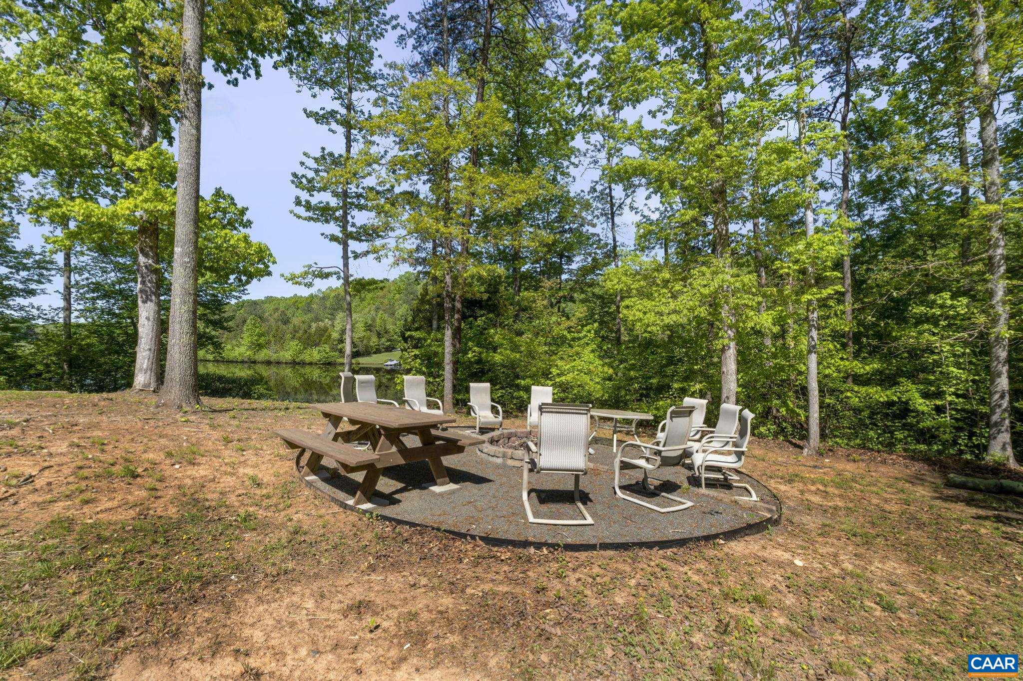 HUNTERS LAKE - Residential