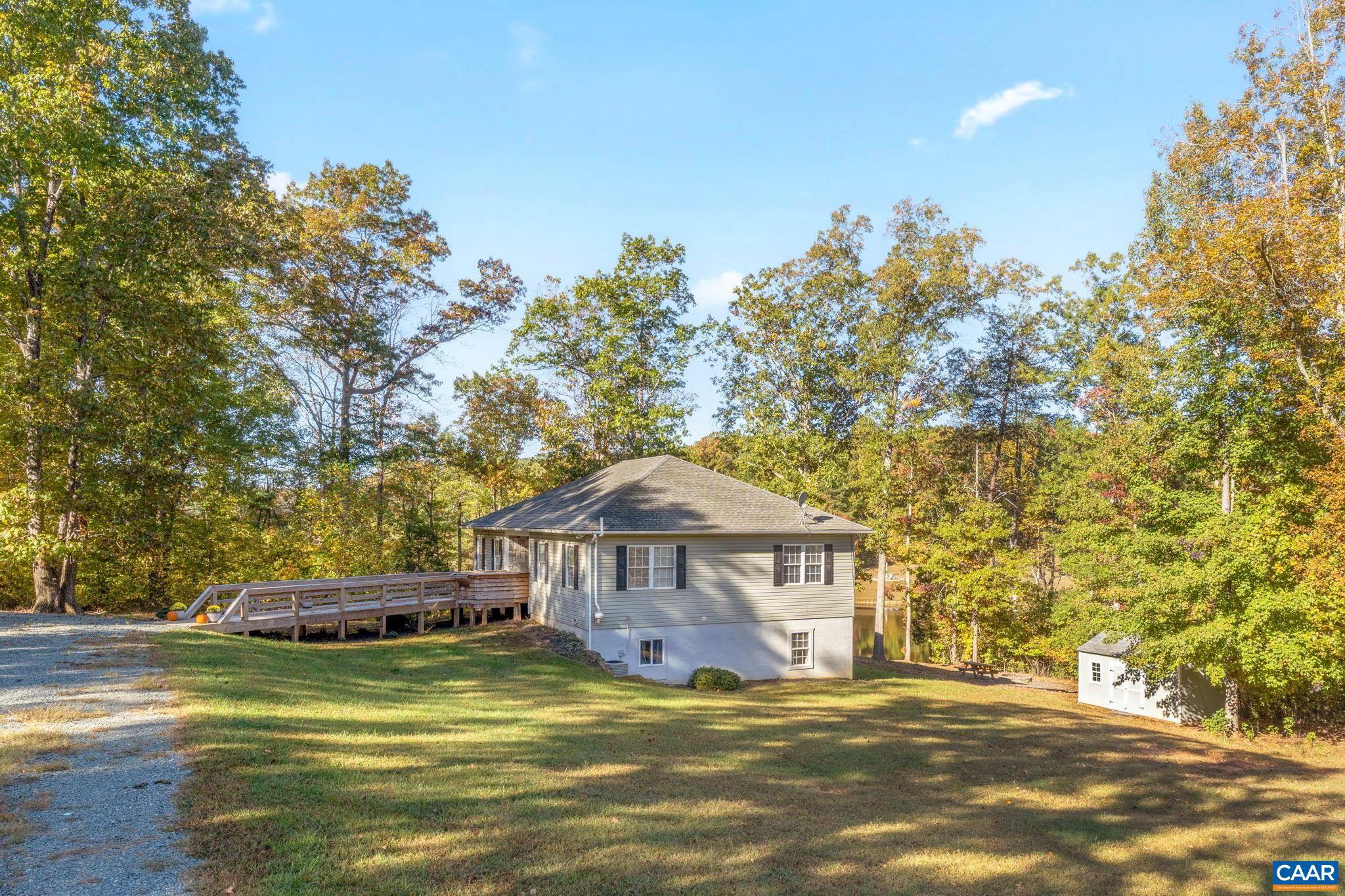 HUNTERS LAKE - Residential