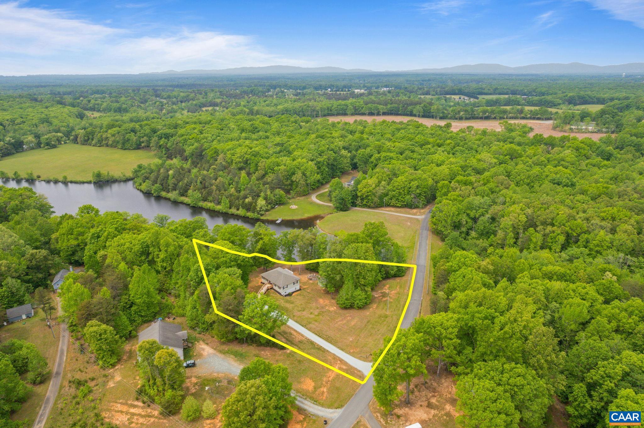 HUNTERS LAKE - Residential