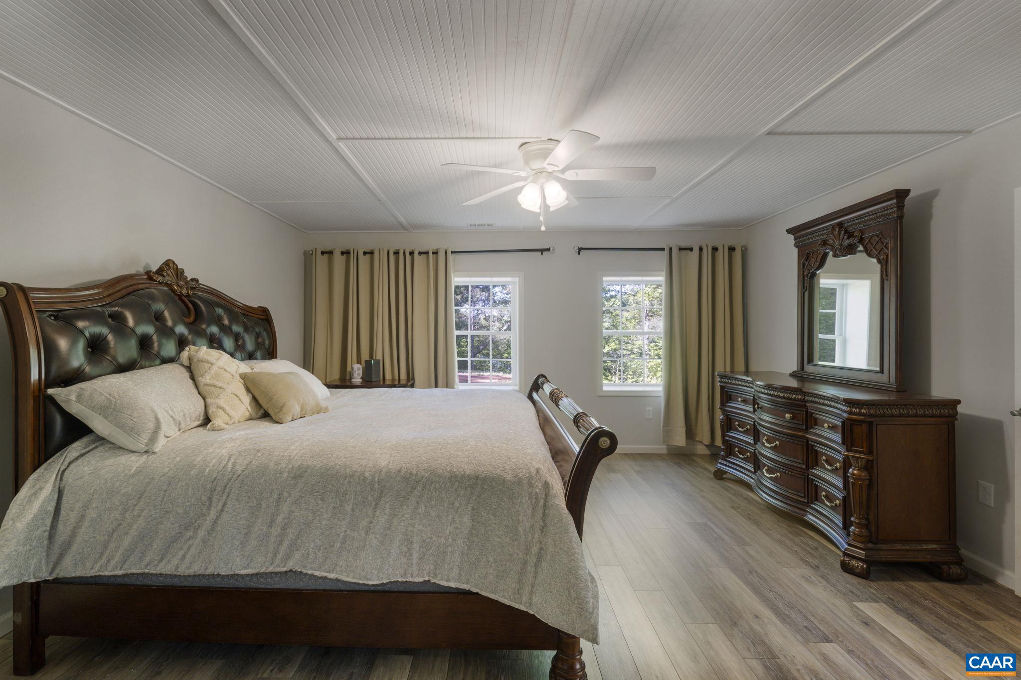 HUNTERS LAKE - Residential