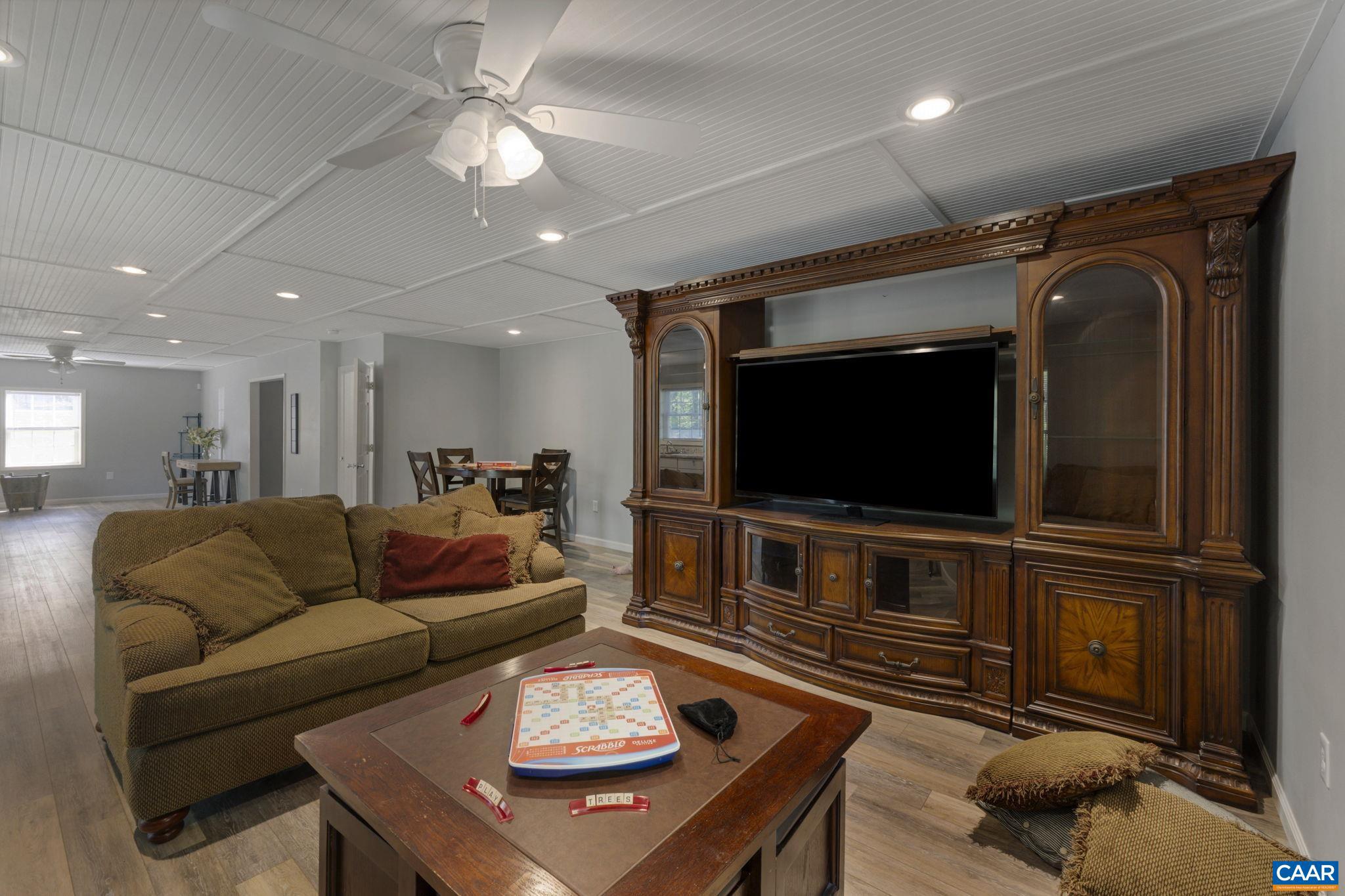 HUNTERS LAKE - Residential