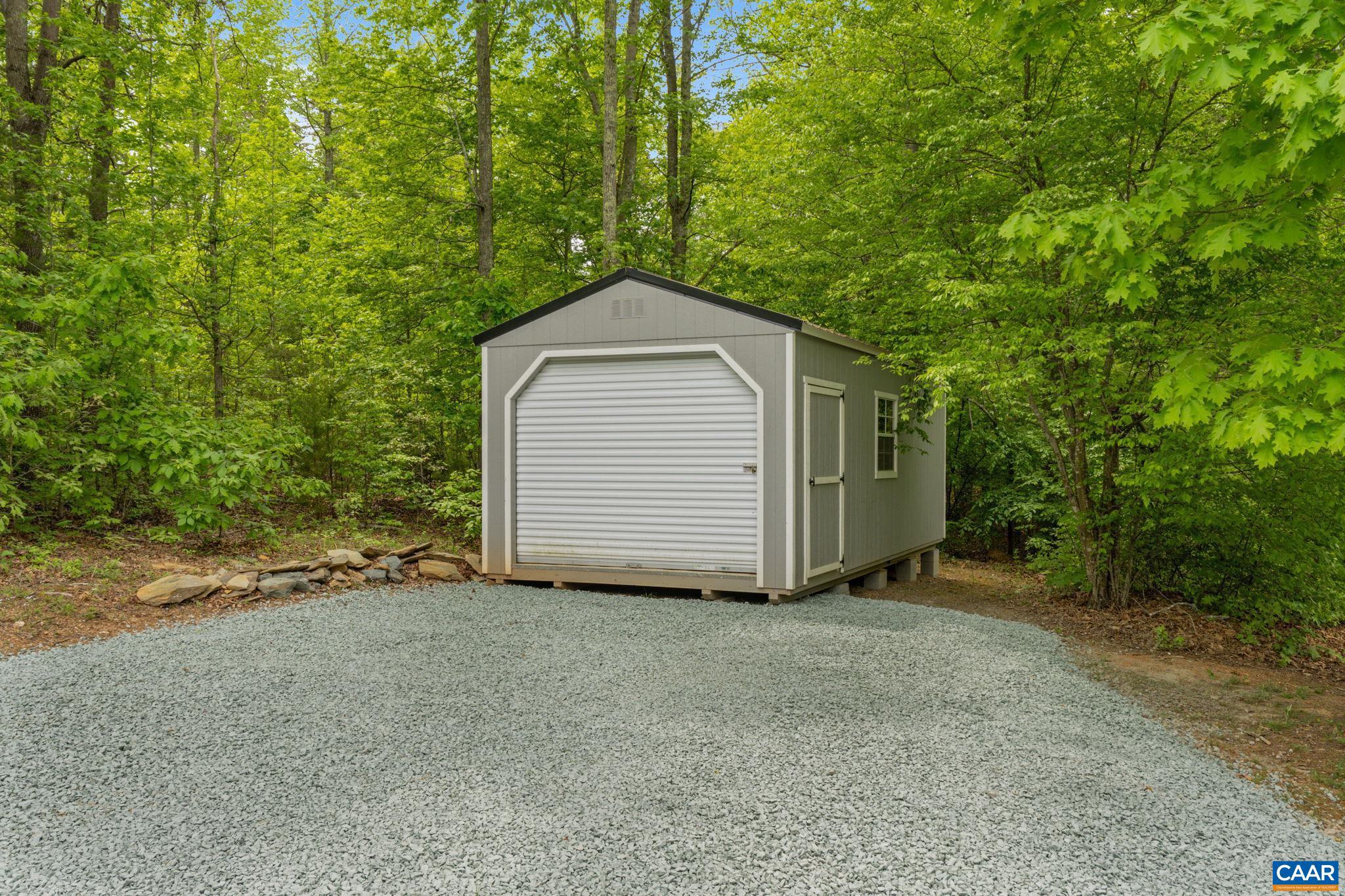 HUNTERS LAKE - Residential