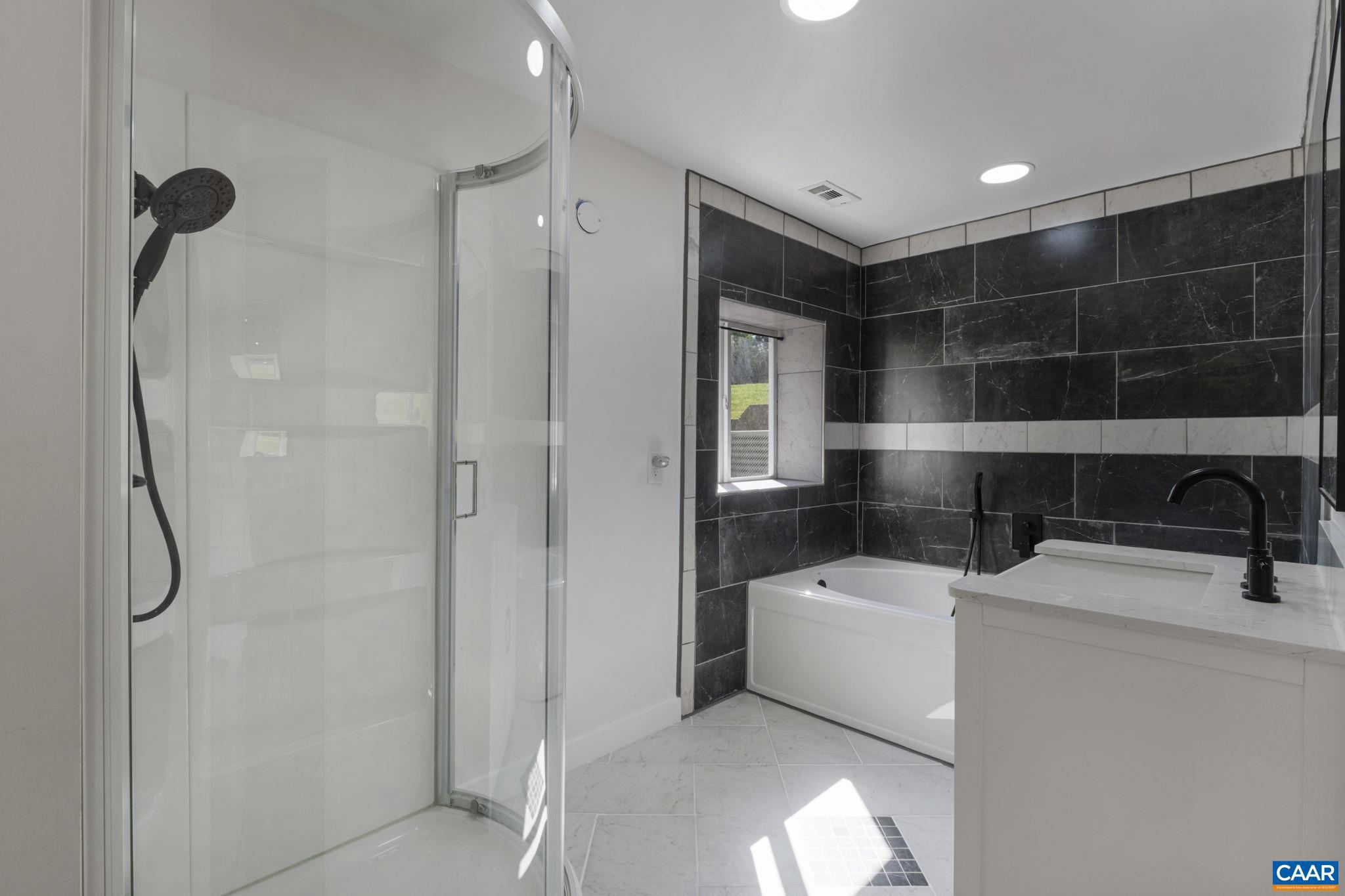 HUNTERS LAKE - Residential