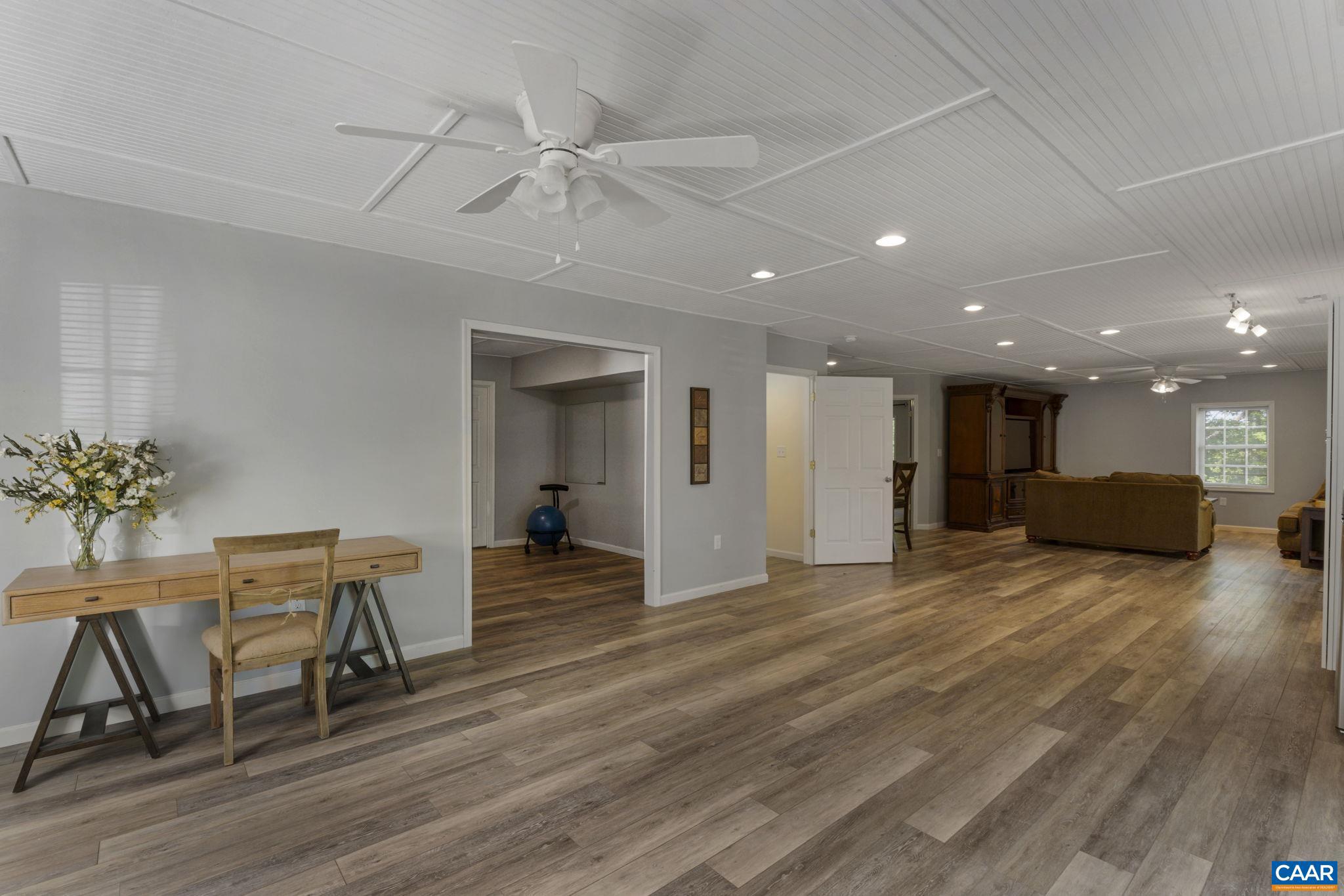 HUNTERS LAKE - Residential