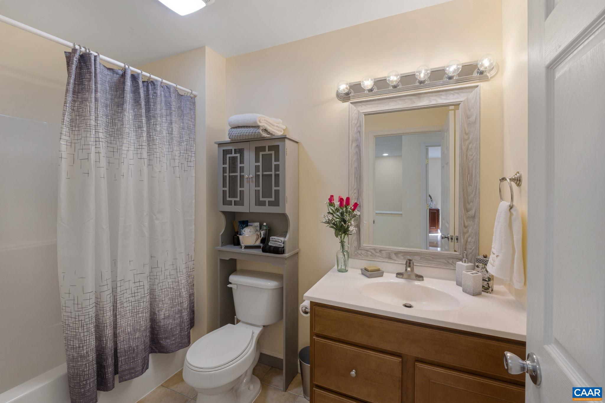 HUNTERS LAKE - Residential