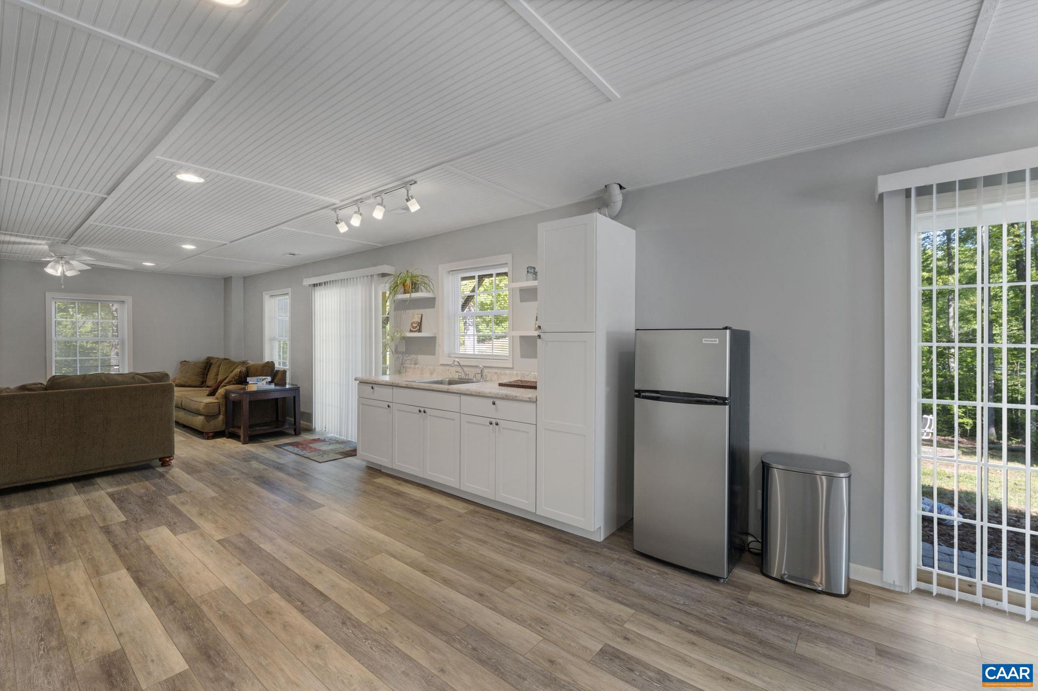 HUNTERS LAKE - Residential