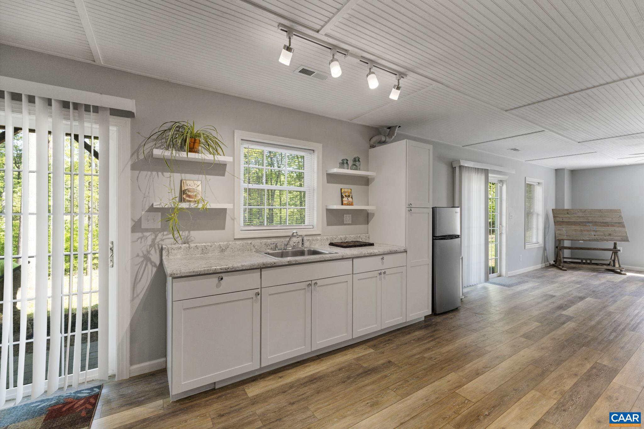 HUNTERS LAKE - Residential