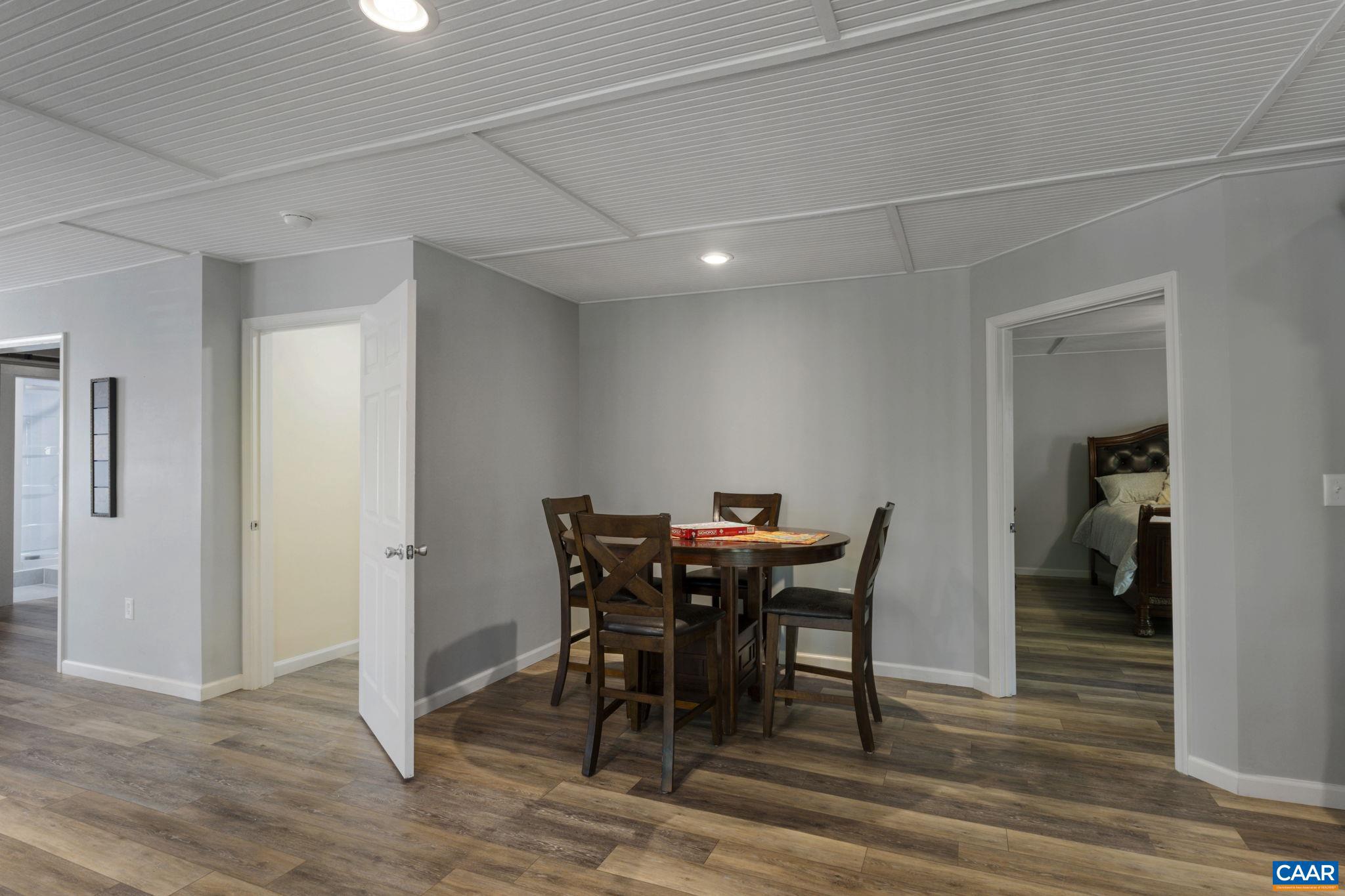 HUNTERS LAKE - Residential