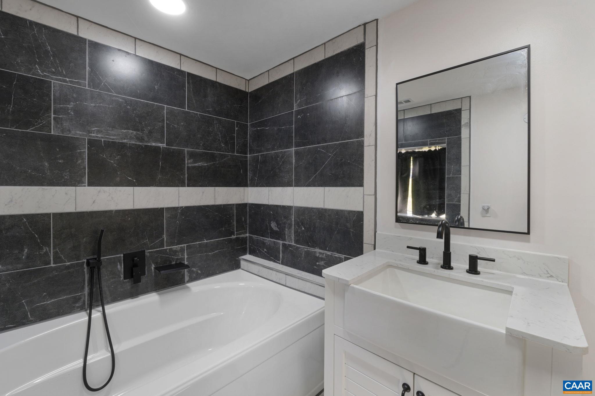 HUNTERS LAKE - Residential