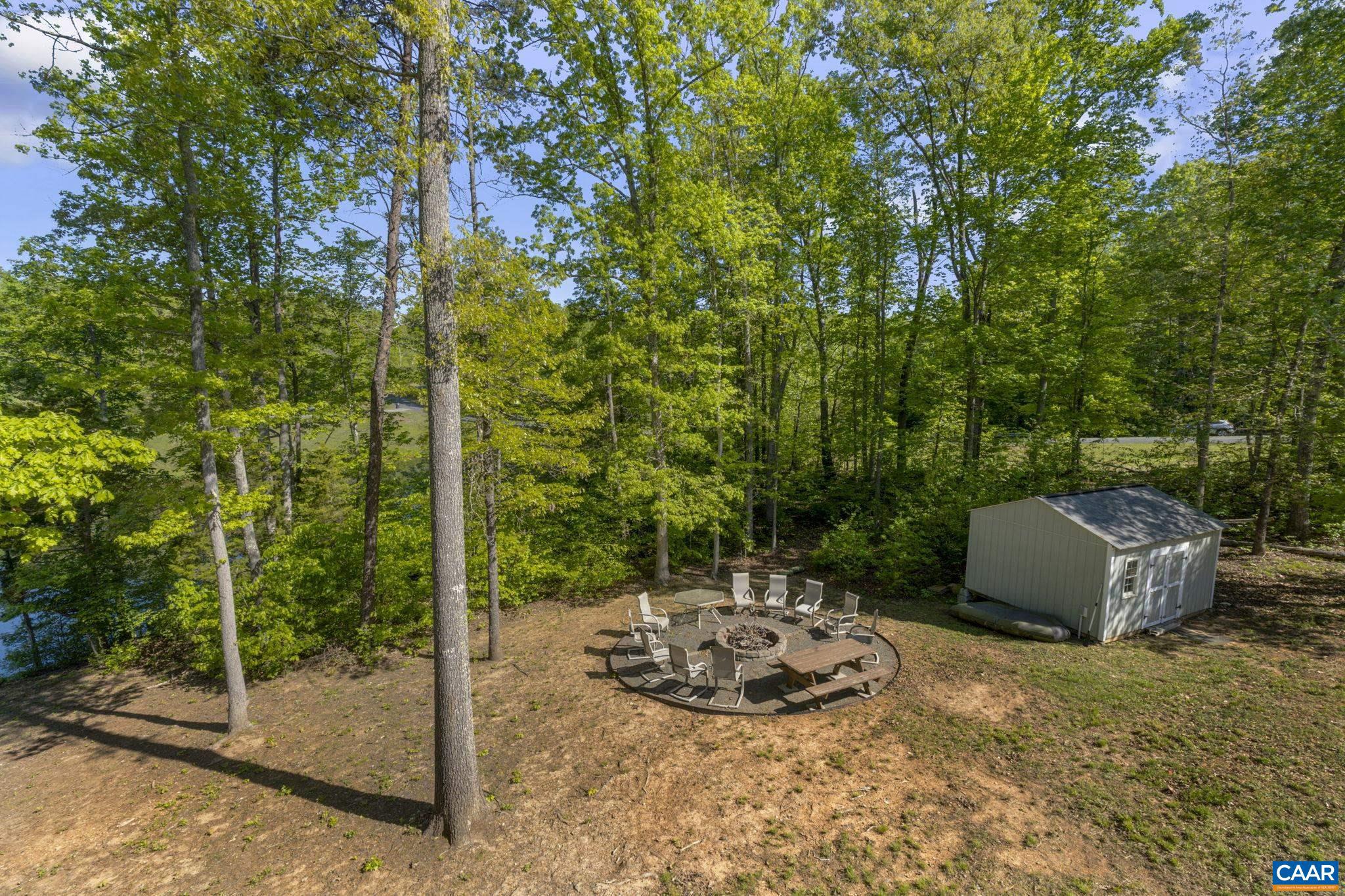 HUNTERS LAKE - Residential