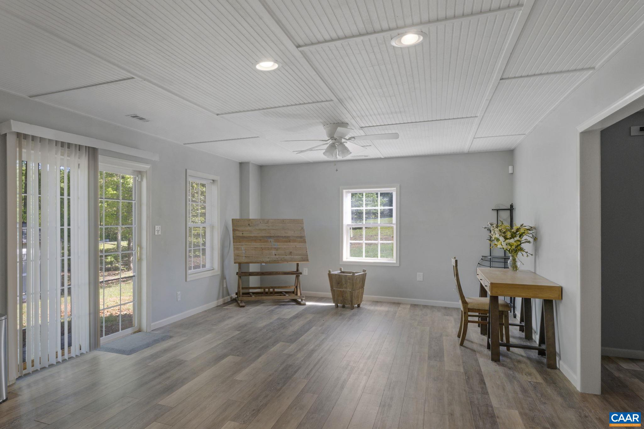 HUNTERS LAKE - Residential