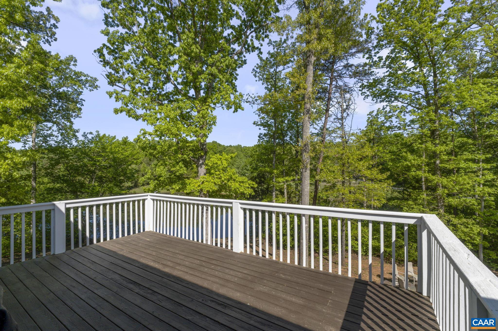 HUNTERS LAKE - Residential