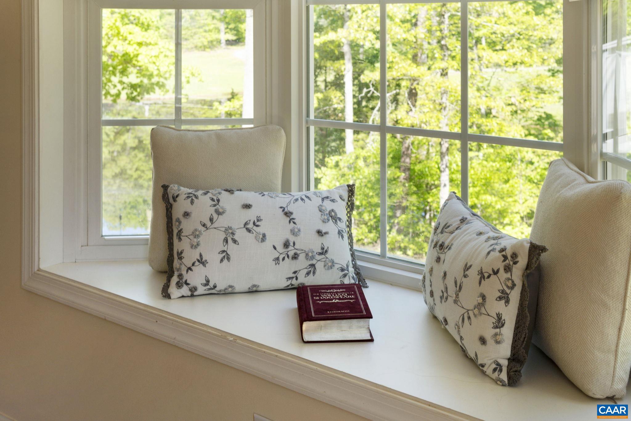 HUNTERS LAKE - Residential