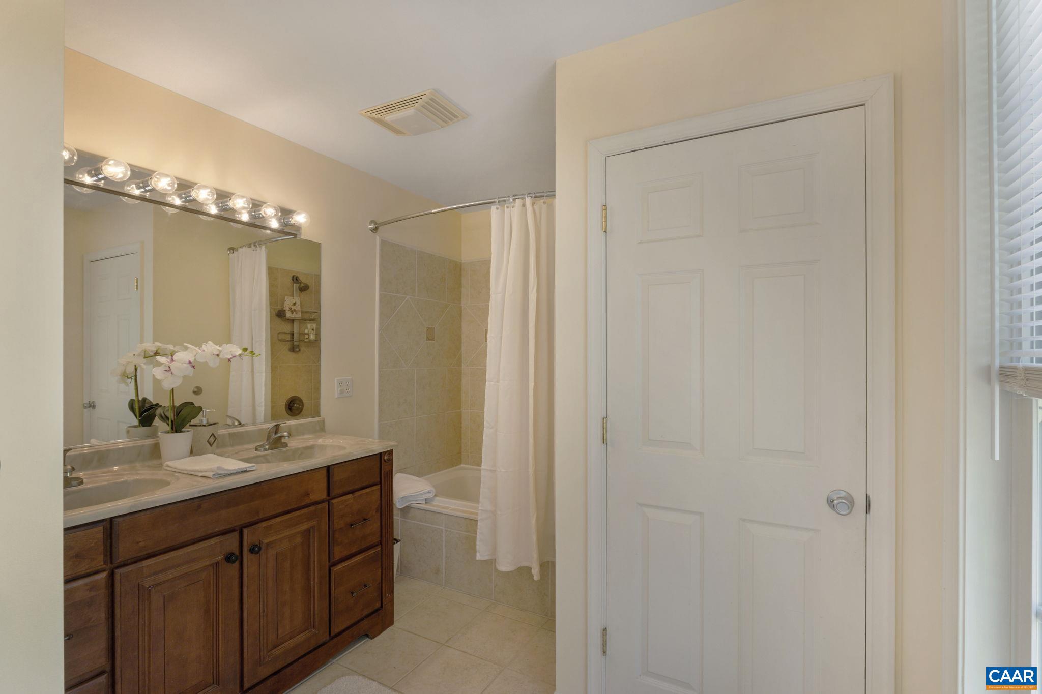 HUNTERS LAKE - Residential