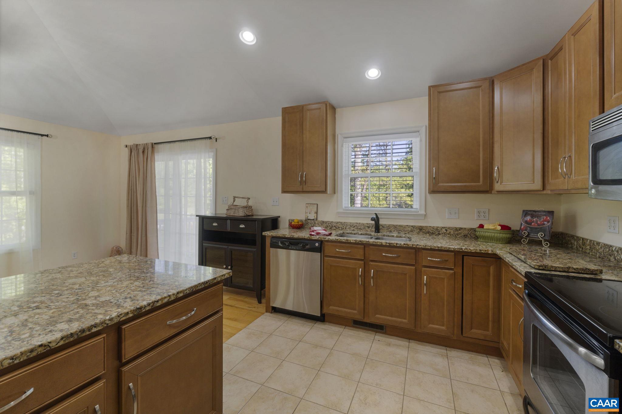 HUNTERS LAKE - Residential