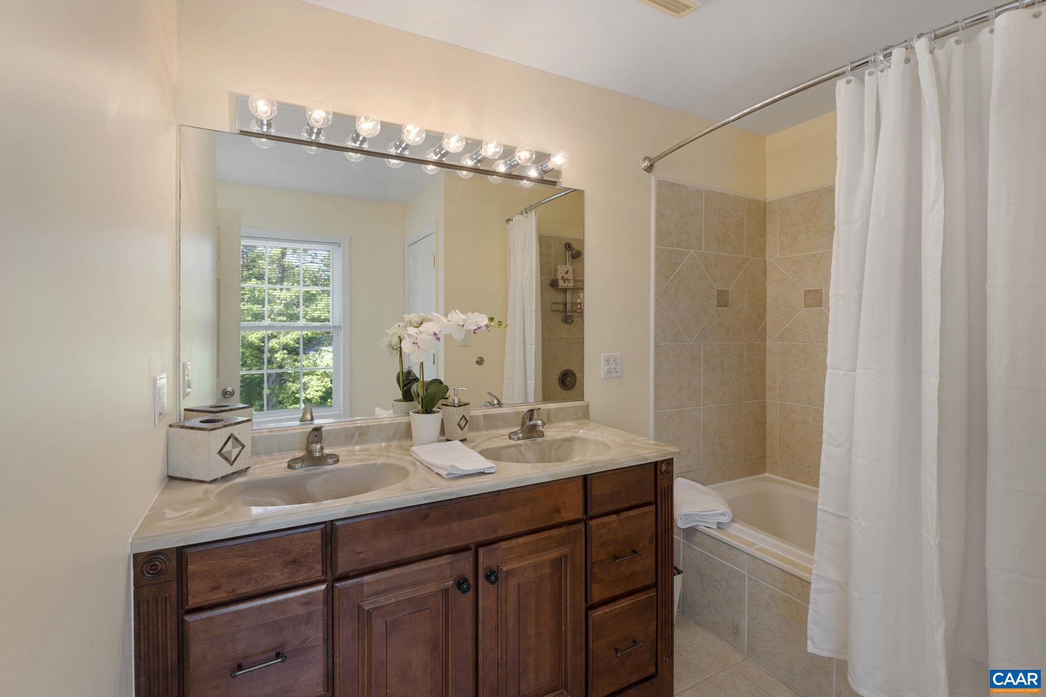 HUNTERS LAKE - Residential