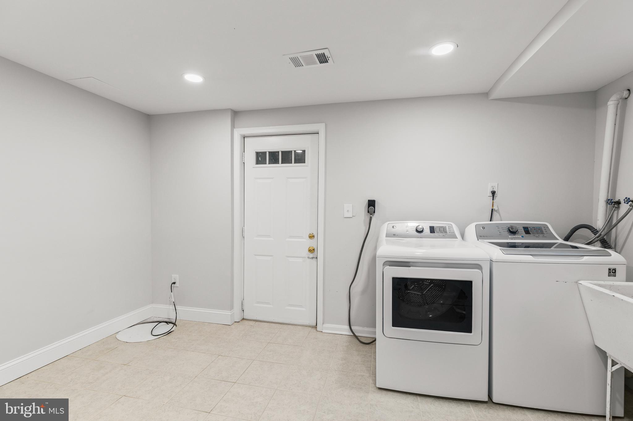 FALLS PARK - Residential Lease