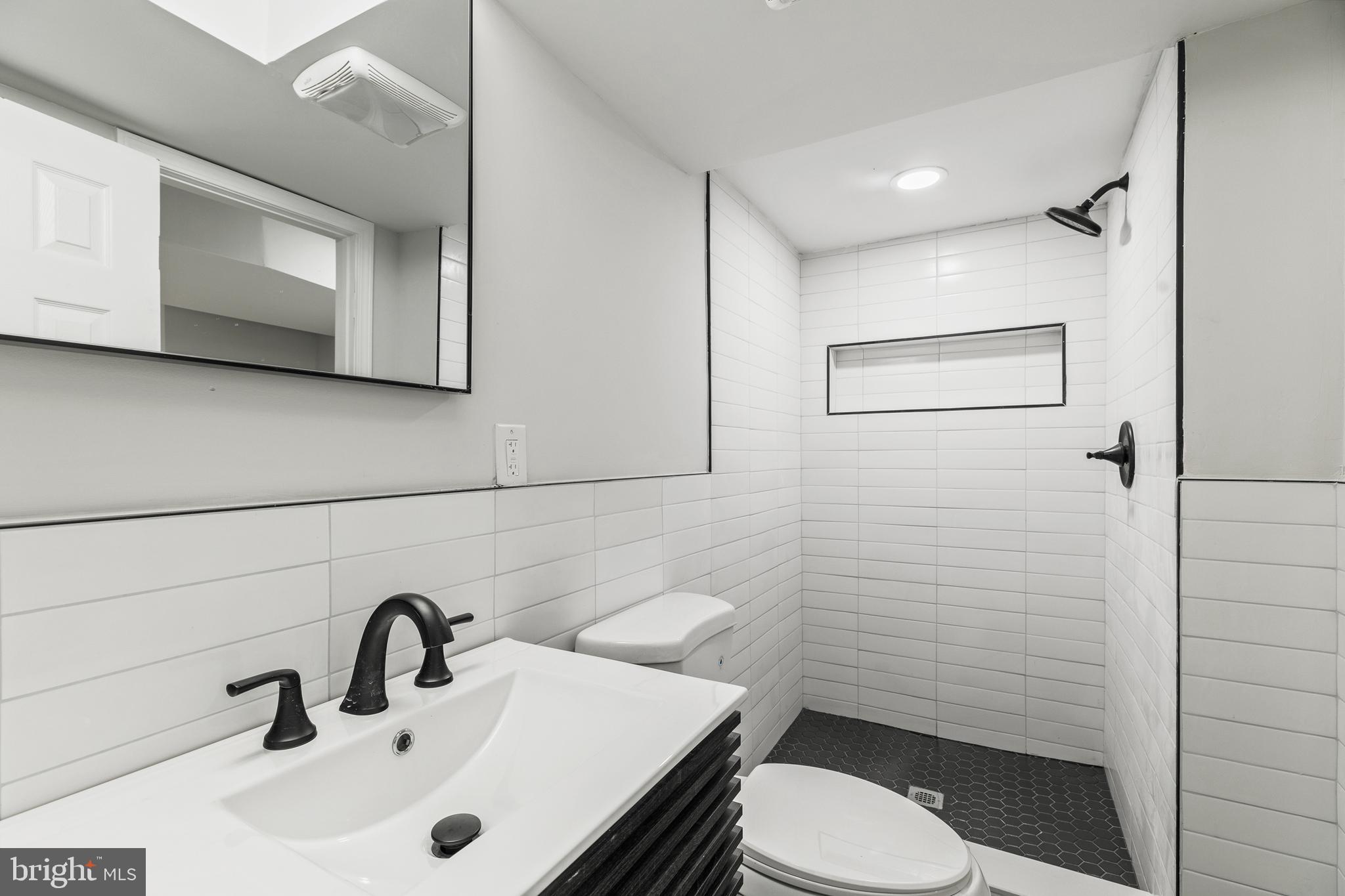 FALLS PARK - Residential Lease