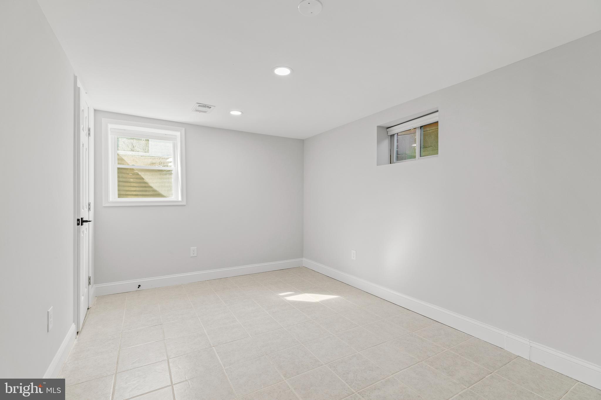 FALLS PARK - Residential Lease