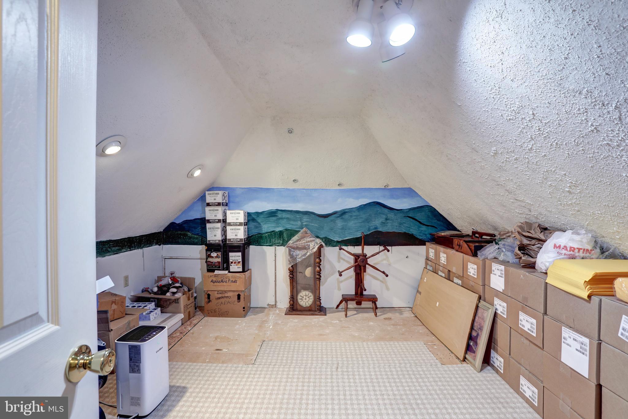 LOCUST HILL - Residential