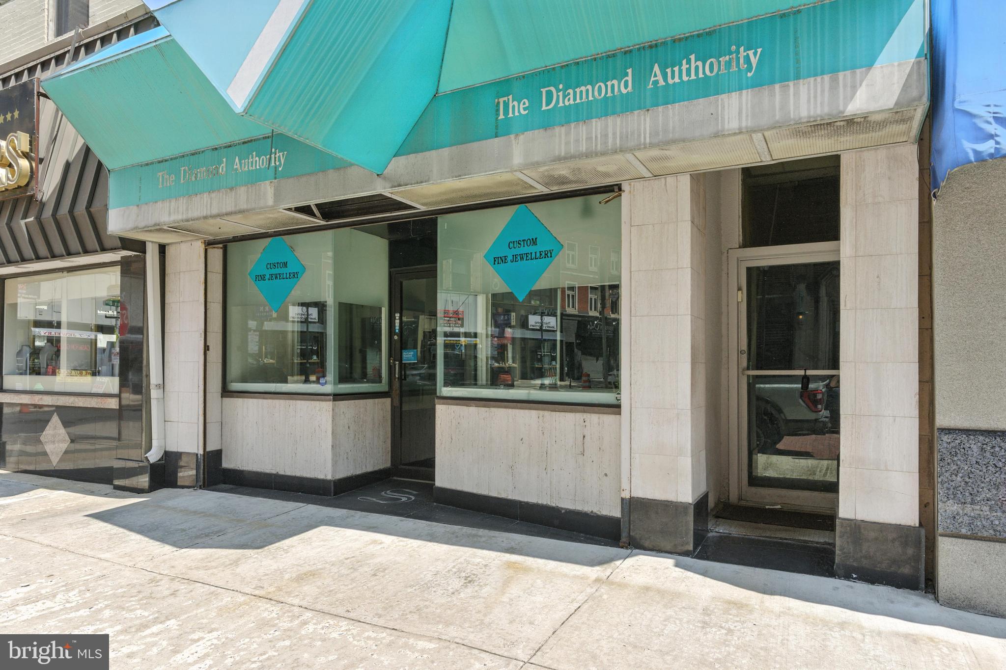 WASHINGTON SQ - Commercial Sale