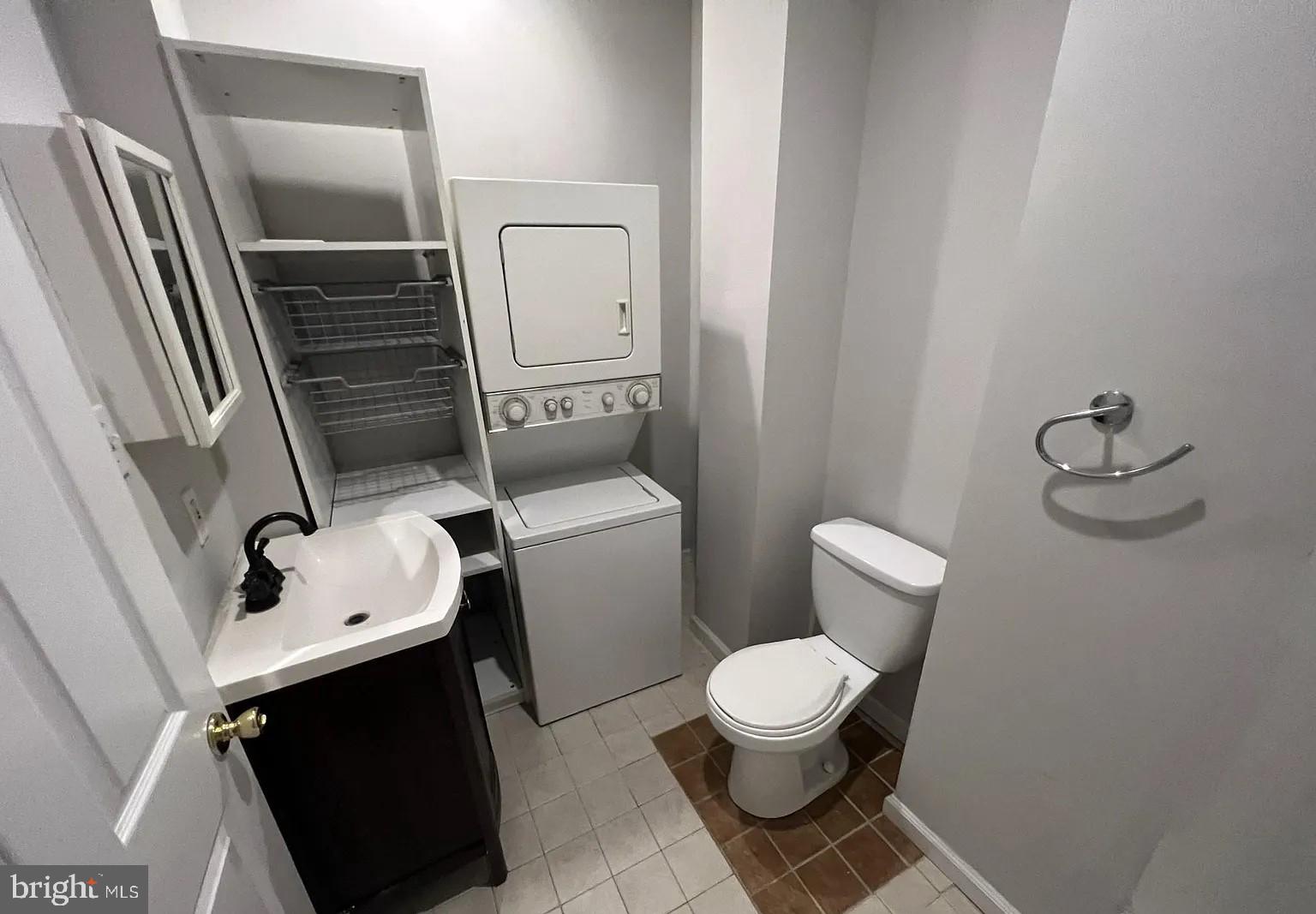 WASHINGTON SQ - Commercial Sale