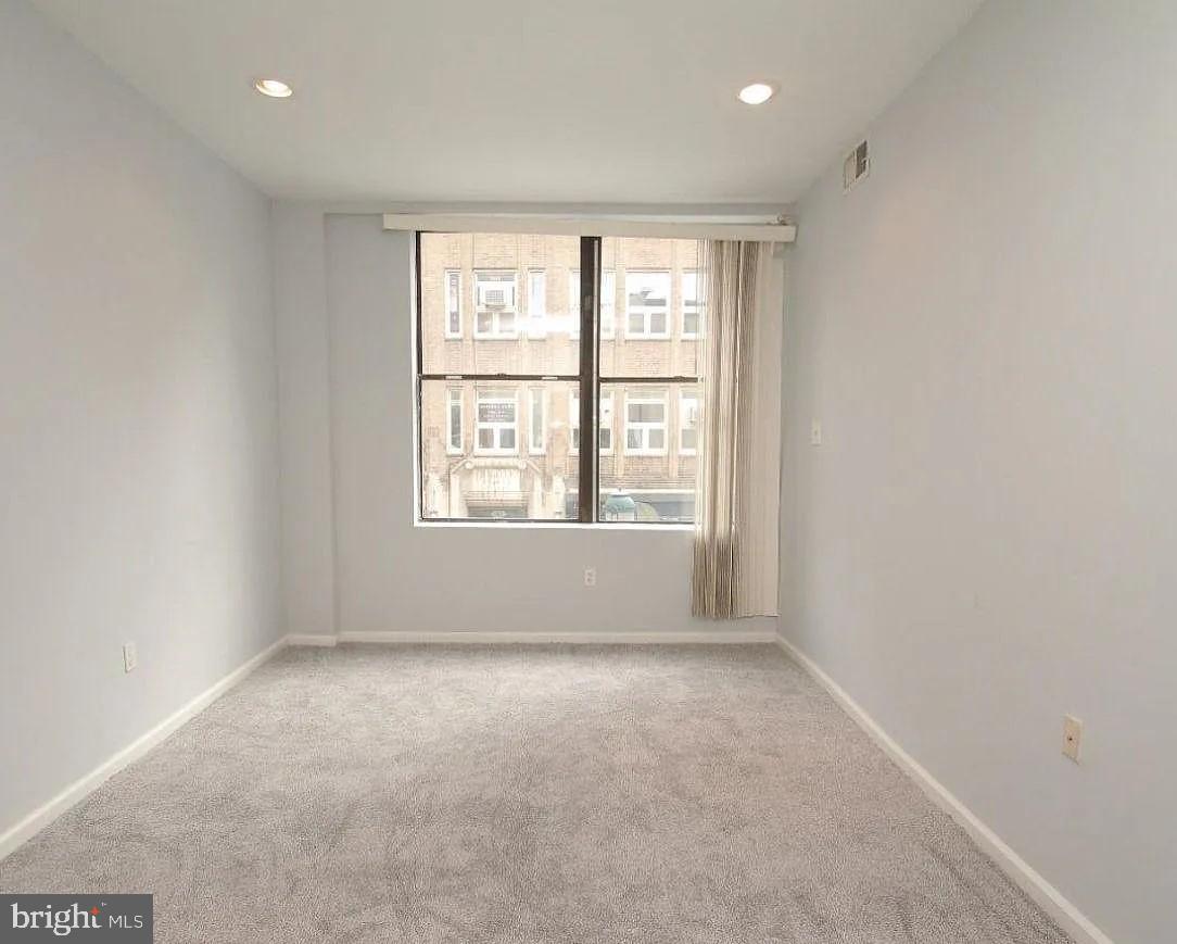 WASHINGTON SQ - Commercial Sale